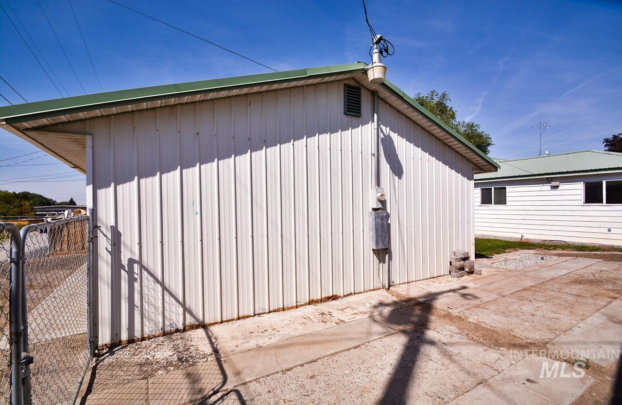 119 E Ave. C Property Photo 38