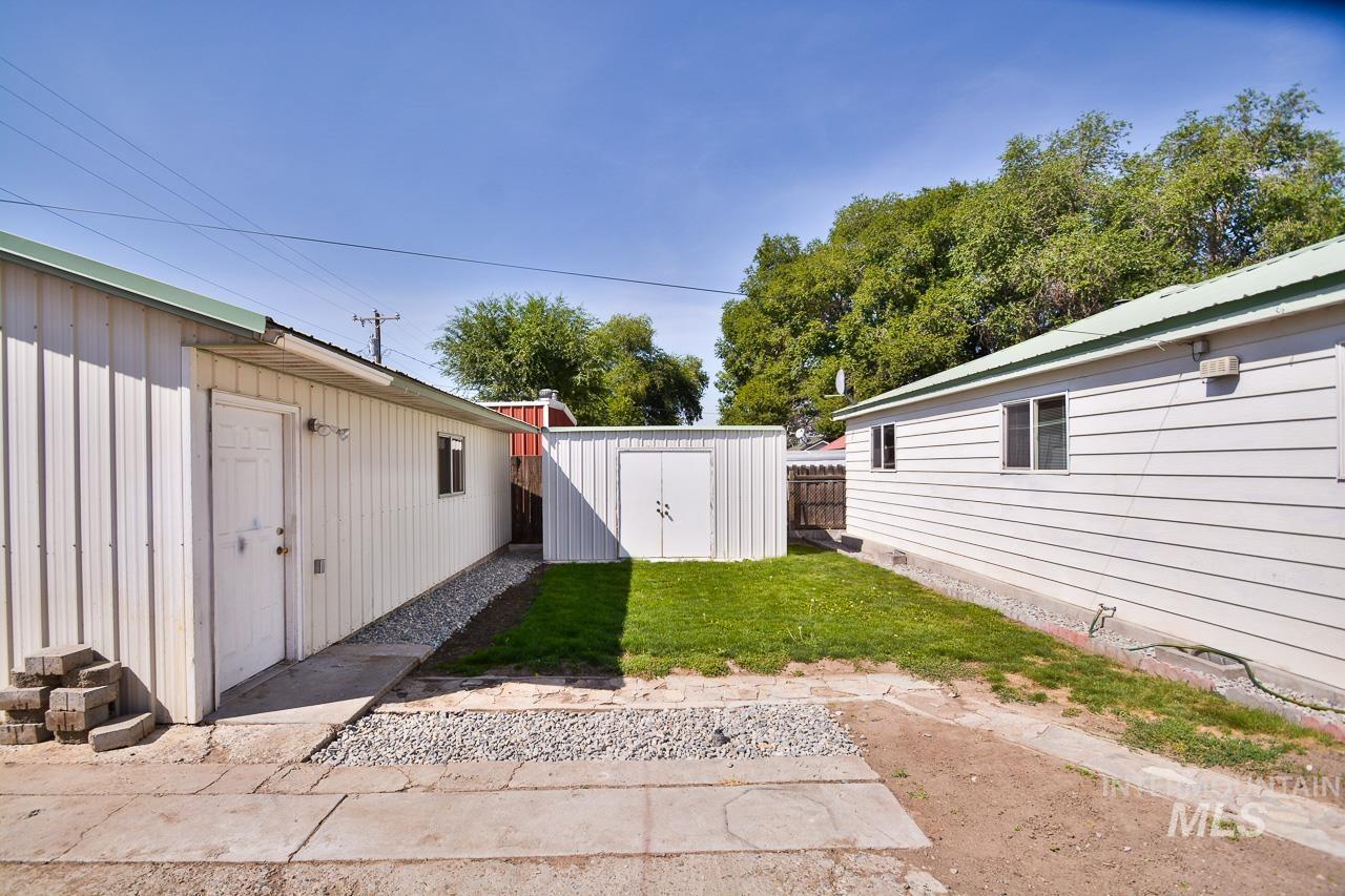 119 E Ave. C Property Photo 40