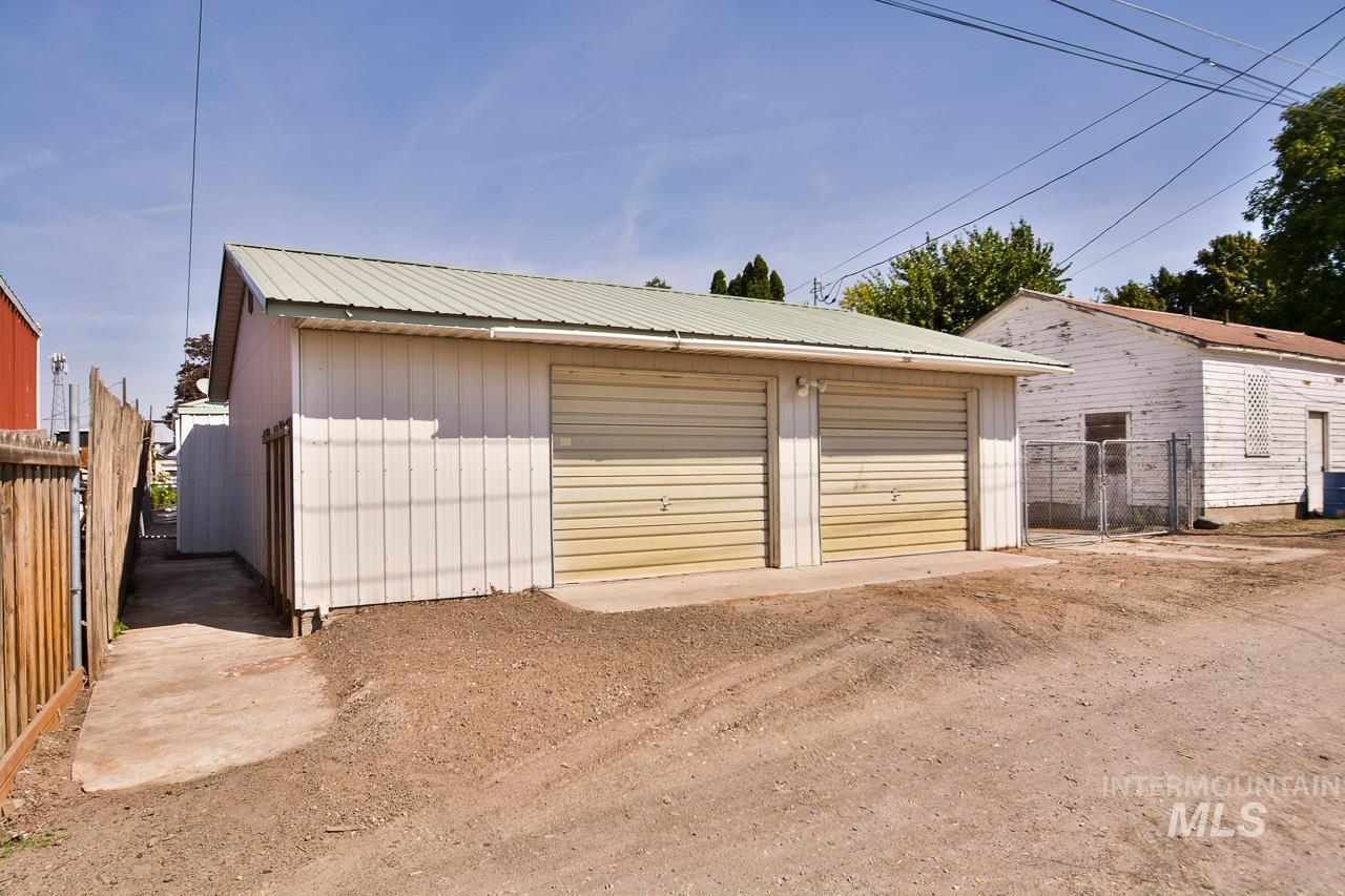 119 E Ave. C Property Photo 42