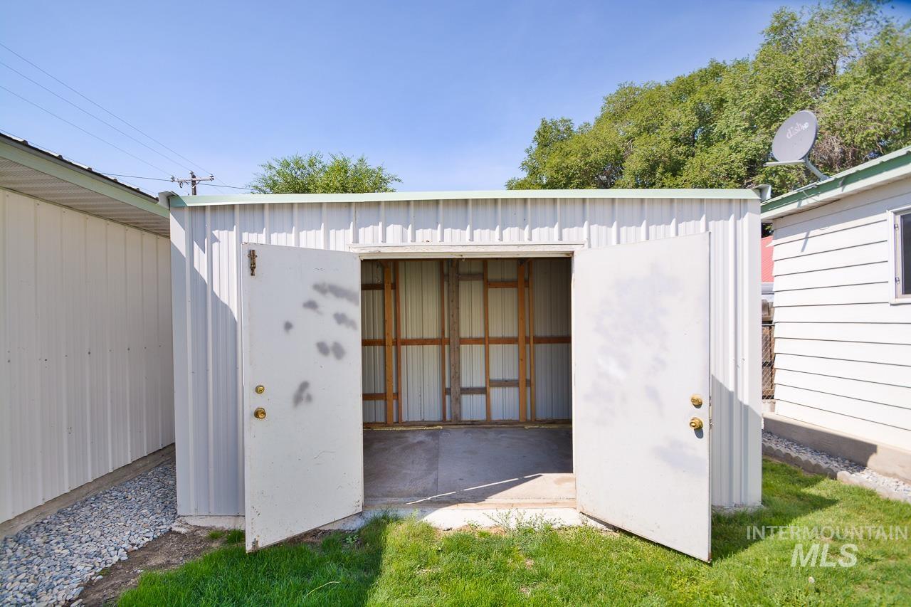 119 E Ave. C Property Photo 43