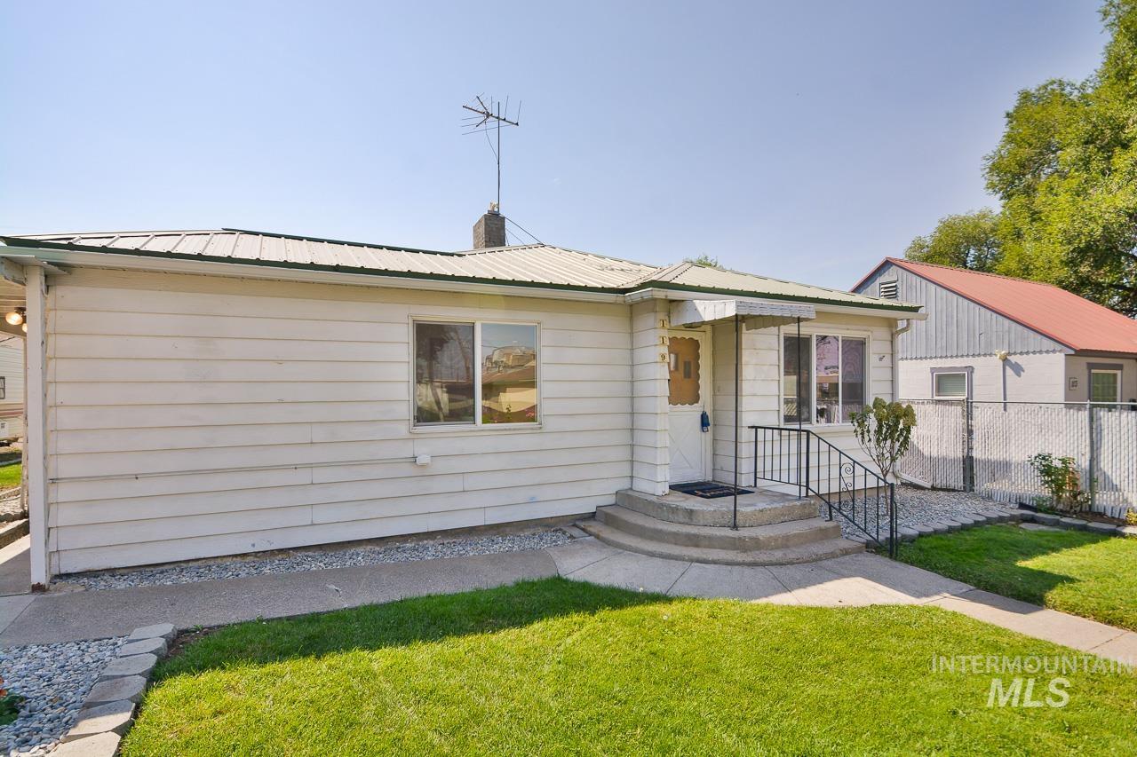 119 E Ave. C Property Photo 44