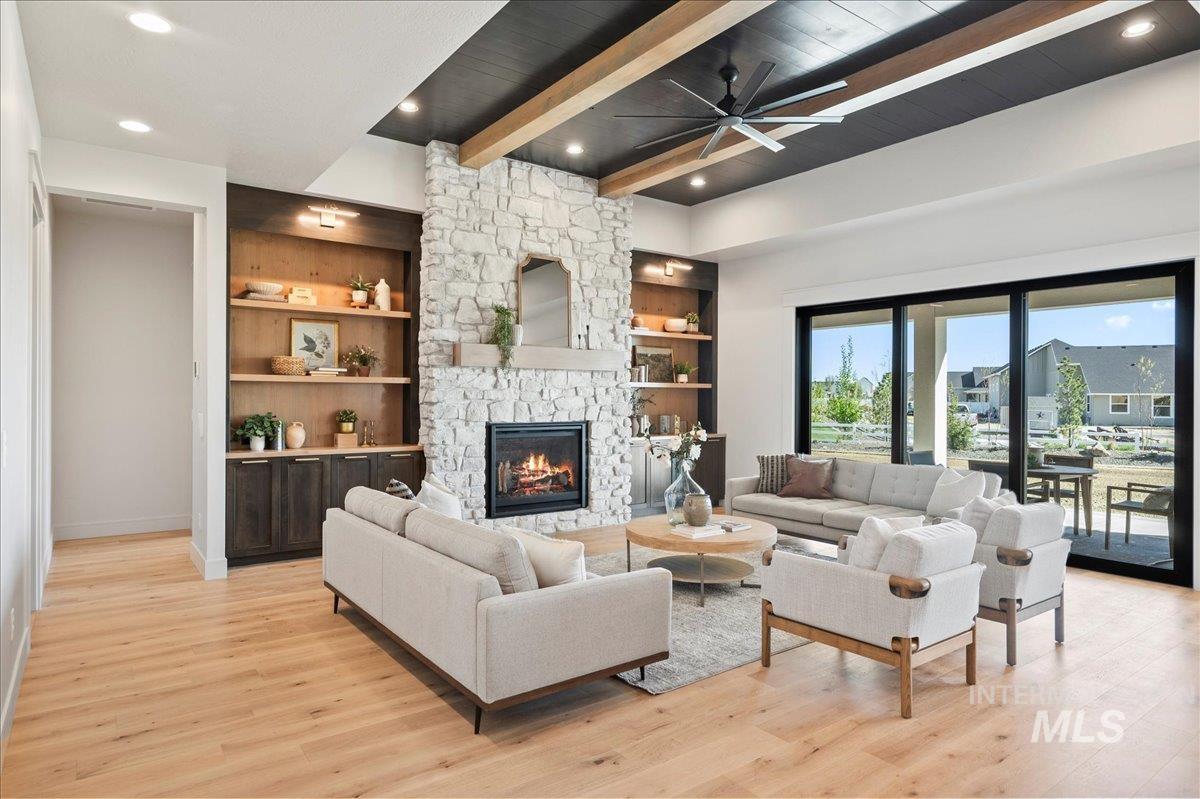 2918 E Wickham Property Photo