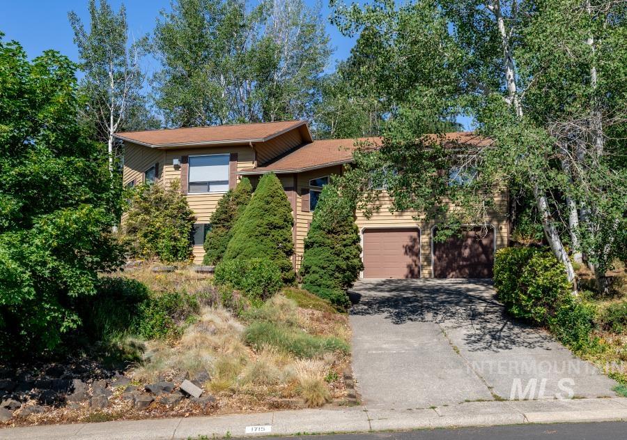 1715 Appaloosa Property Photo 1