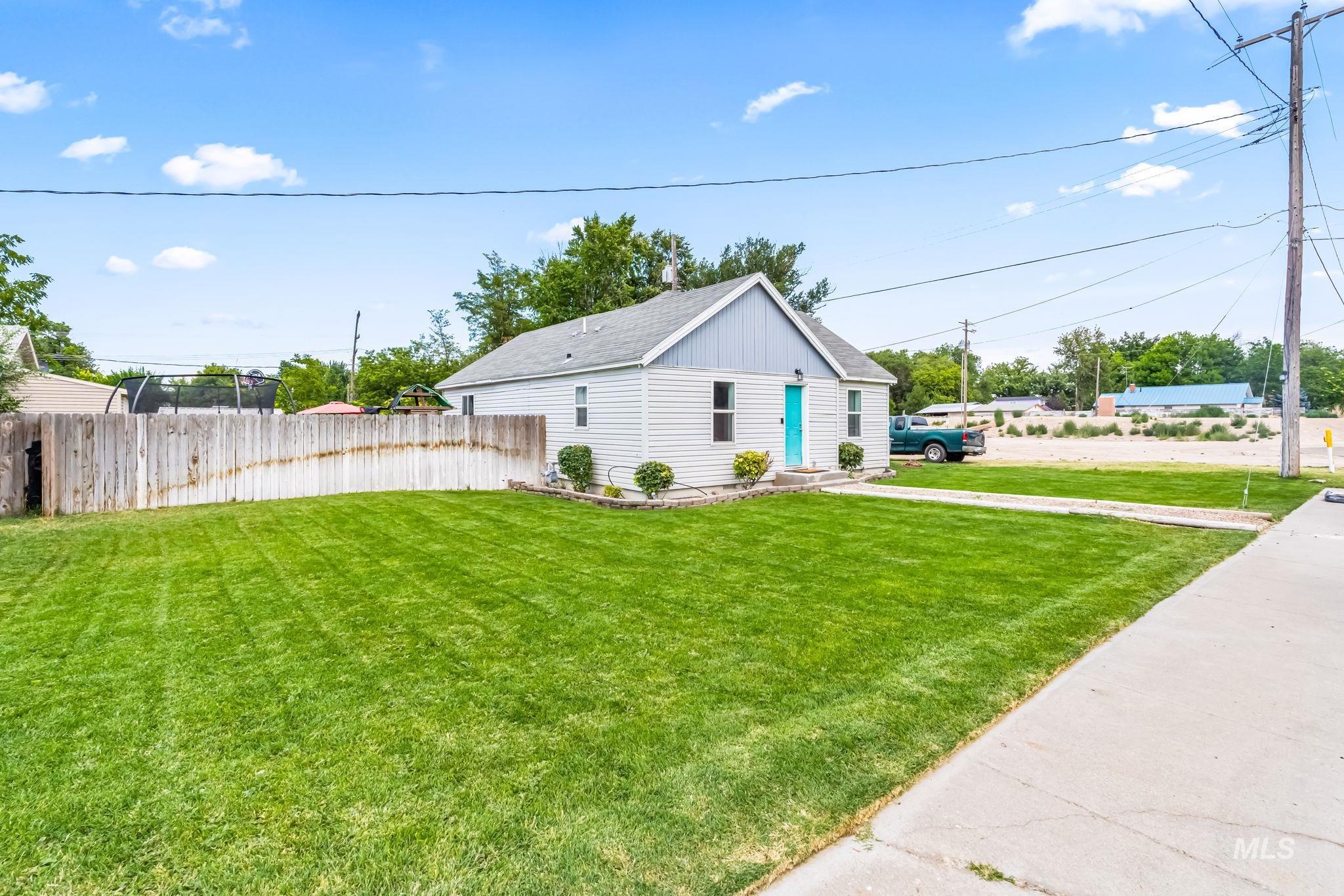 712 2nd Street N Property Photo 1