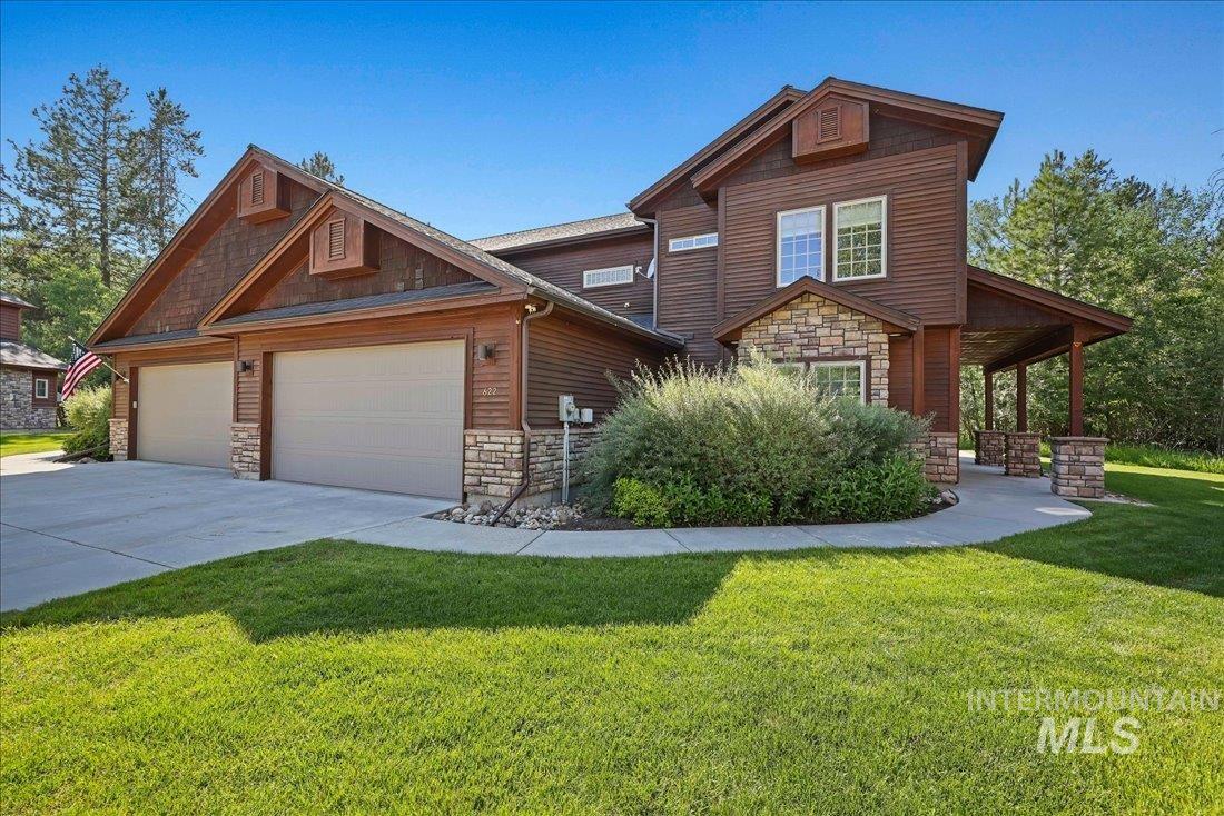 622 Blue Water Circle Property Photo 1