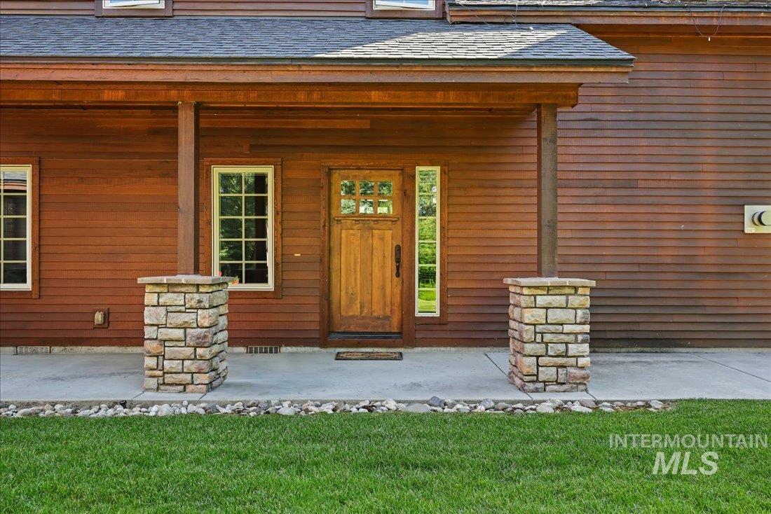 622 Blue Water Circle Property Photo 3