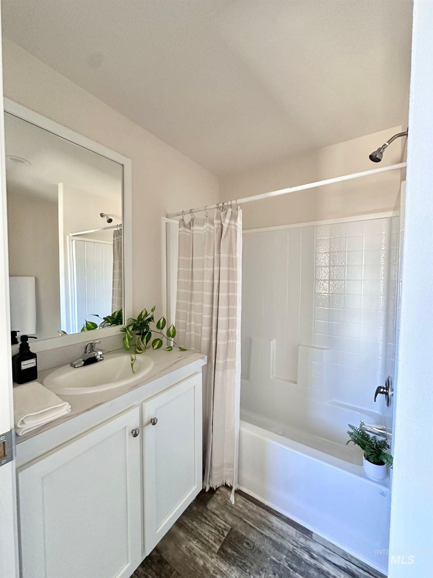 370 W 12th South Property Photo 8