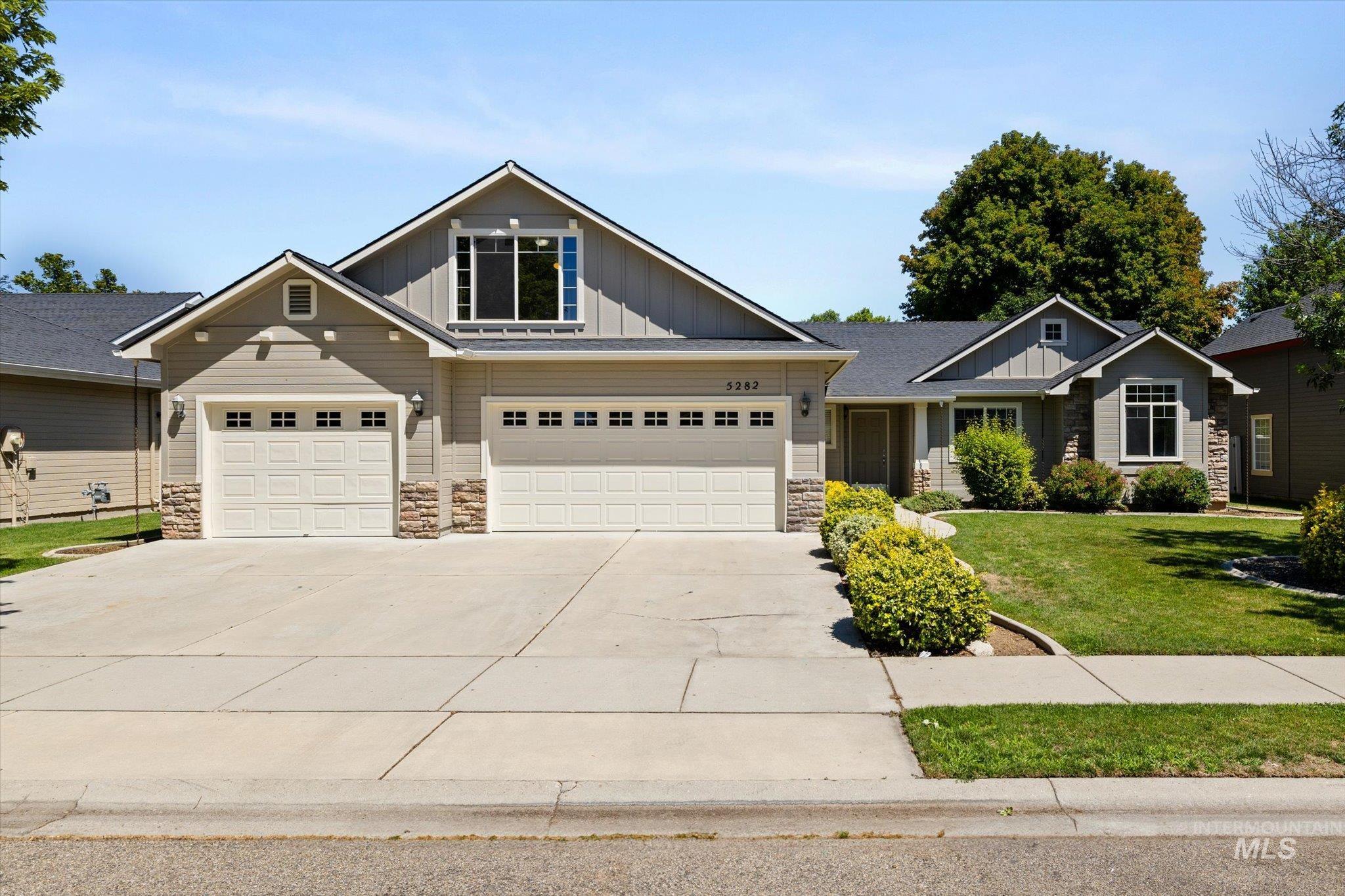 5282 N Schumann Property Photo 2