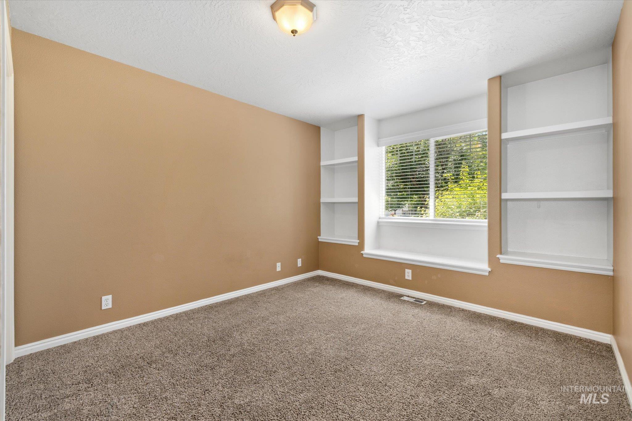 5282 N Schumann Property Photo 8