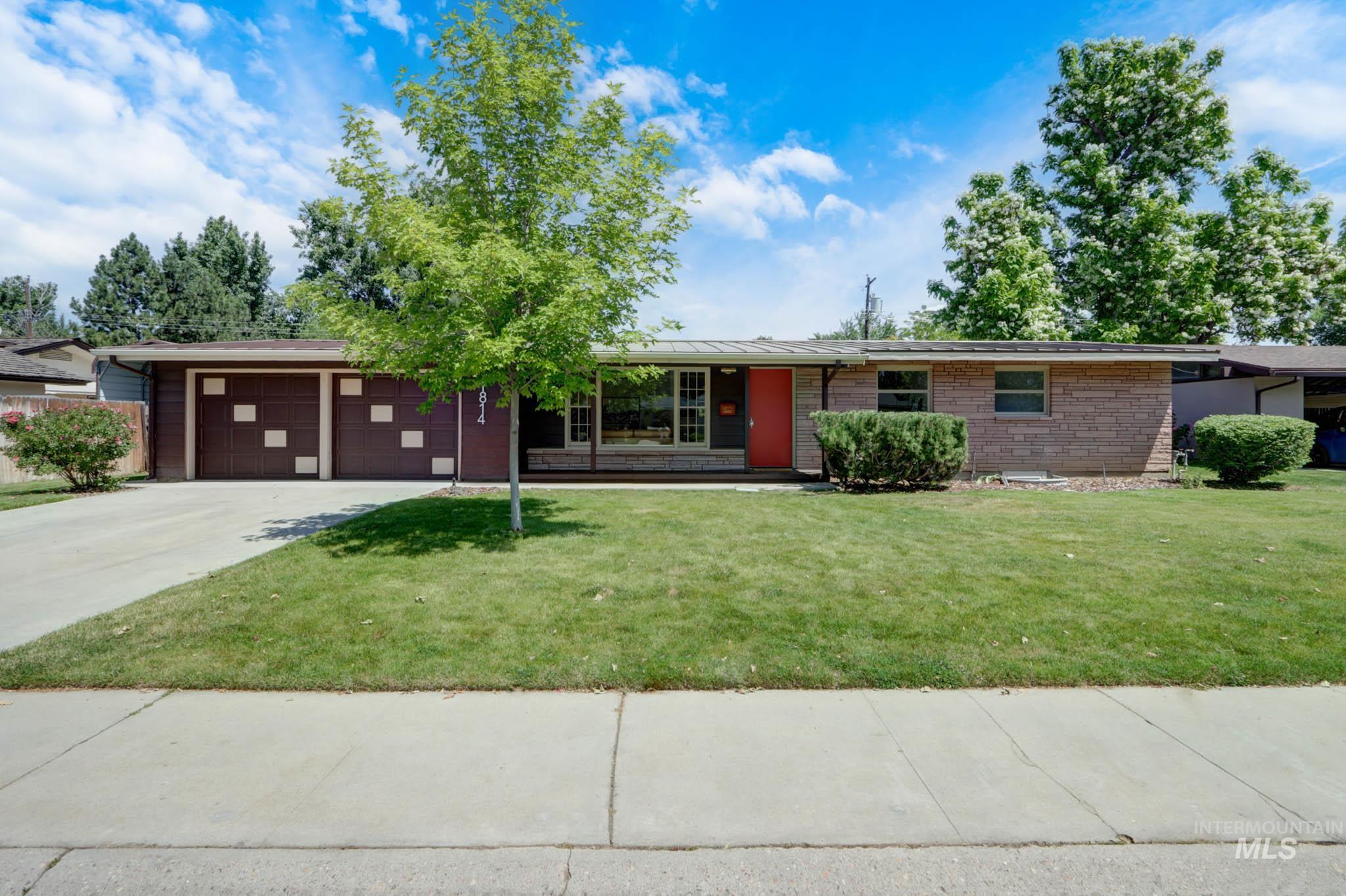 1814 W Suncrest Drive Property Photo 1