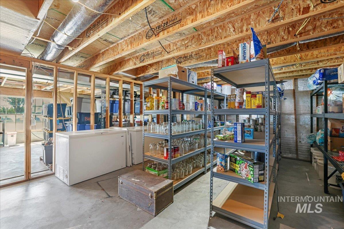 294 N 950 E Property Photo 32