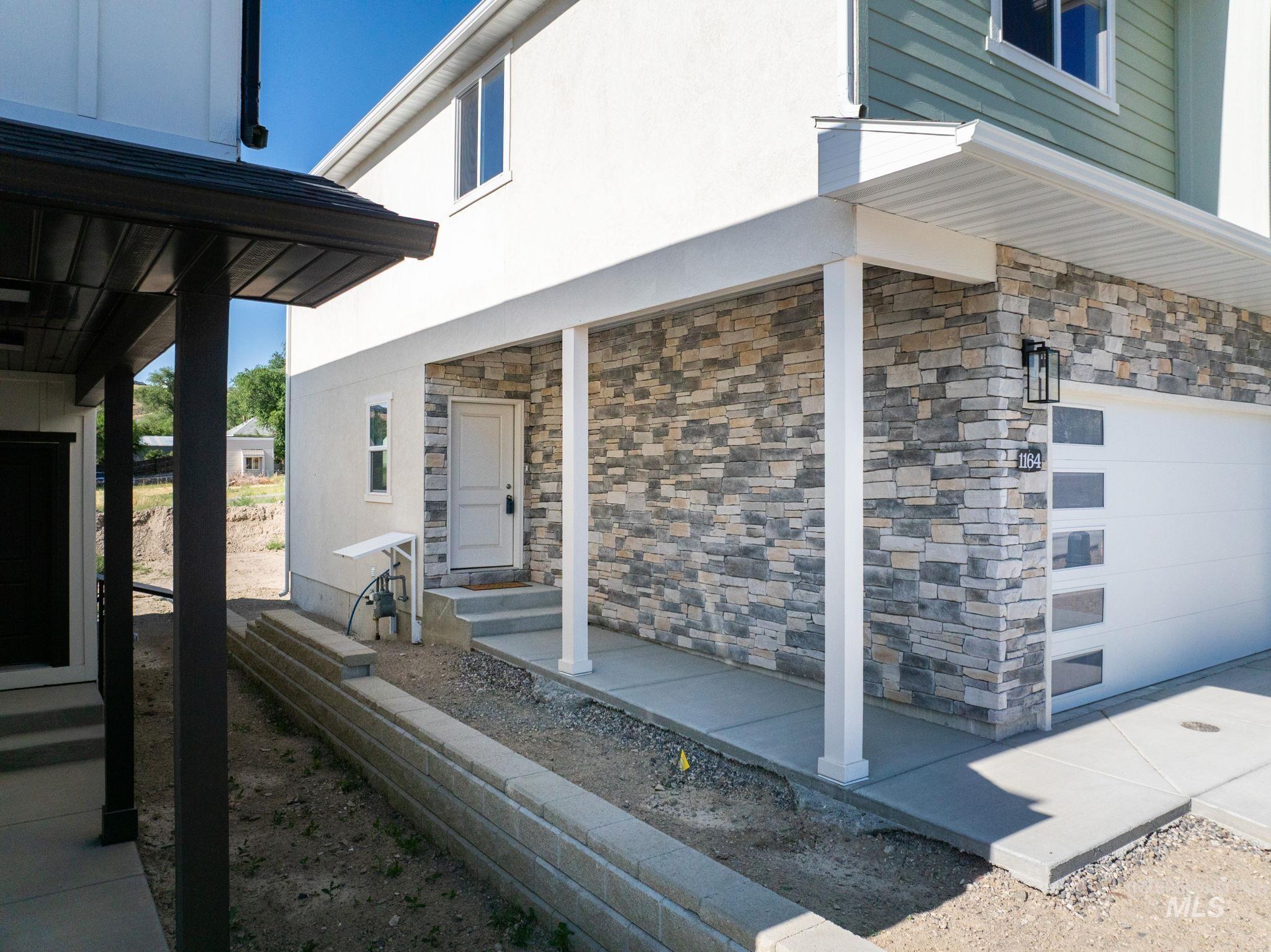 1164 Jasper Loop Property Photo 4