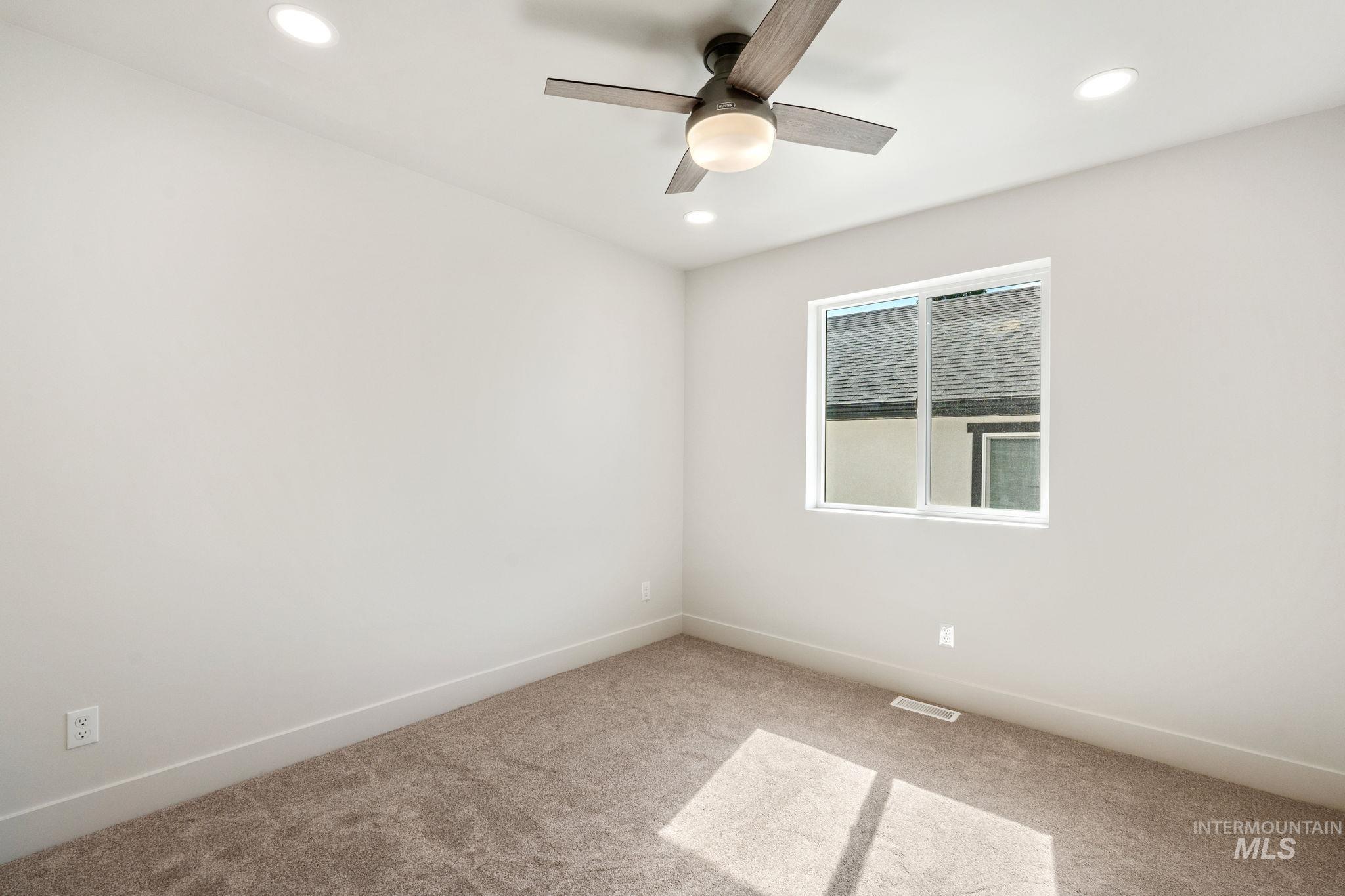 1164 Jasper Loop Property Photo 24