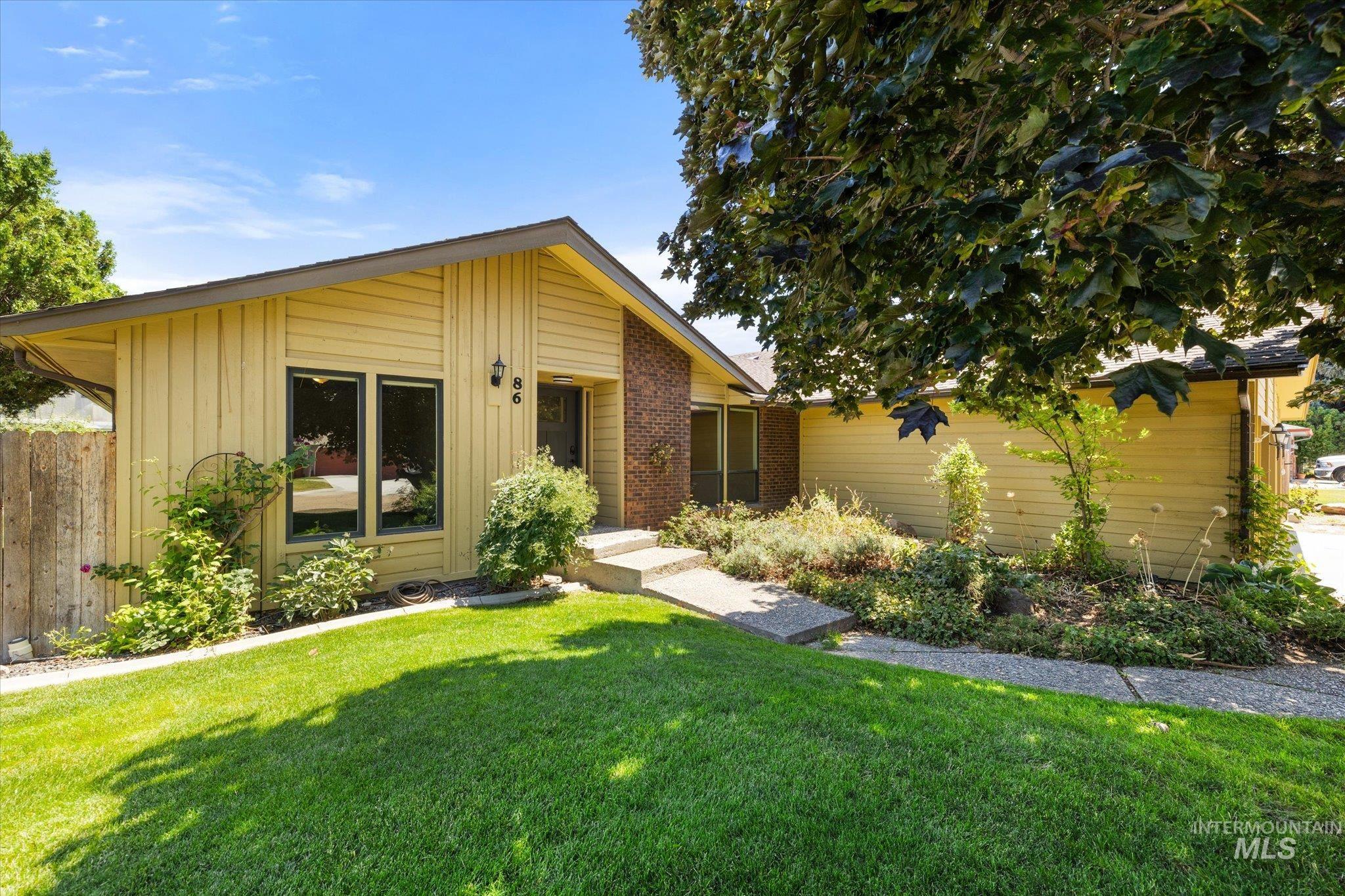 86 S Andrew St Property Photo 1