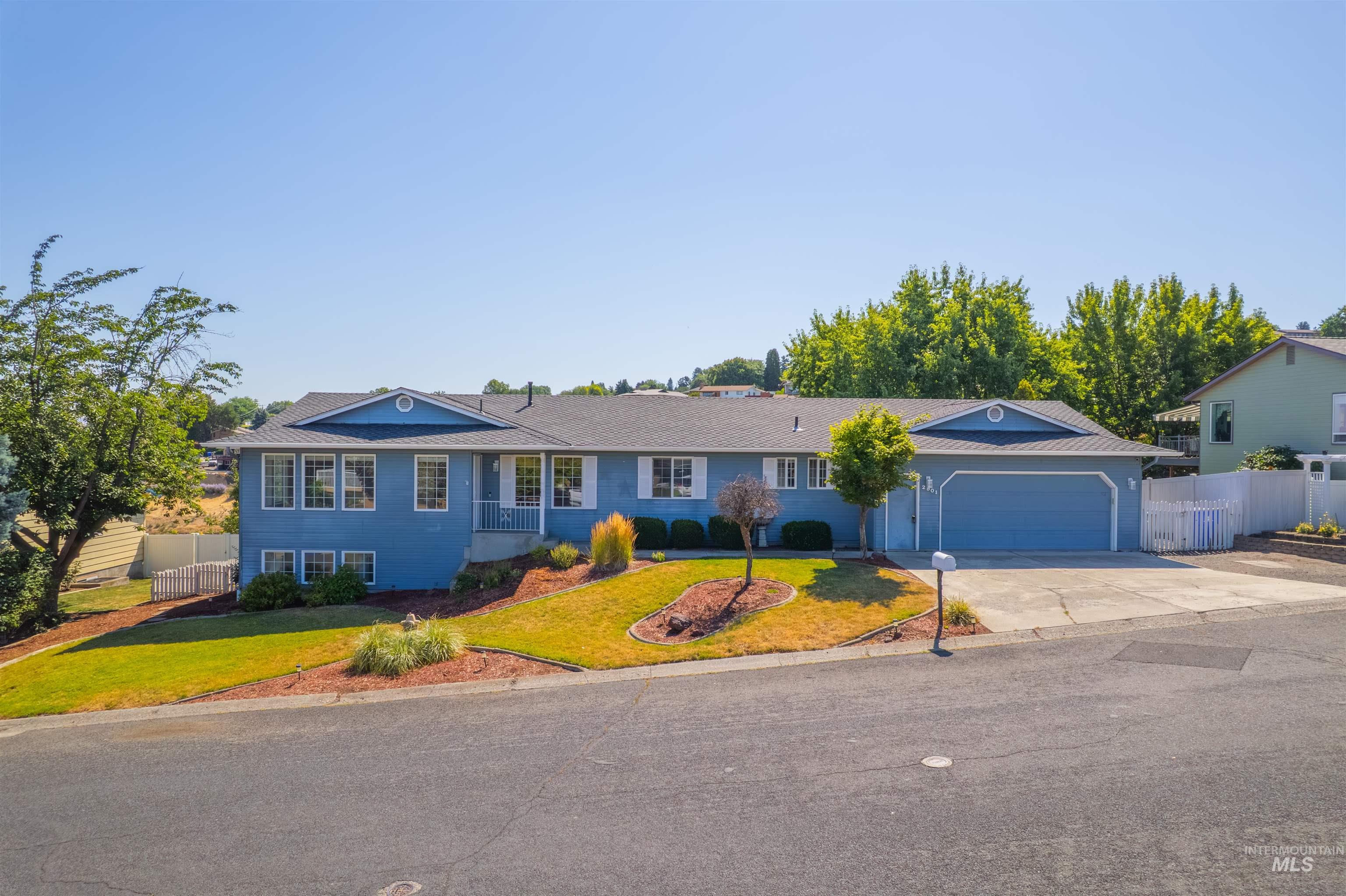 2901 Knollcrest Drive Property Photo 1