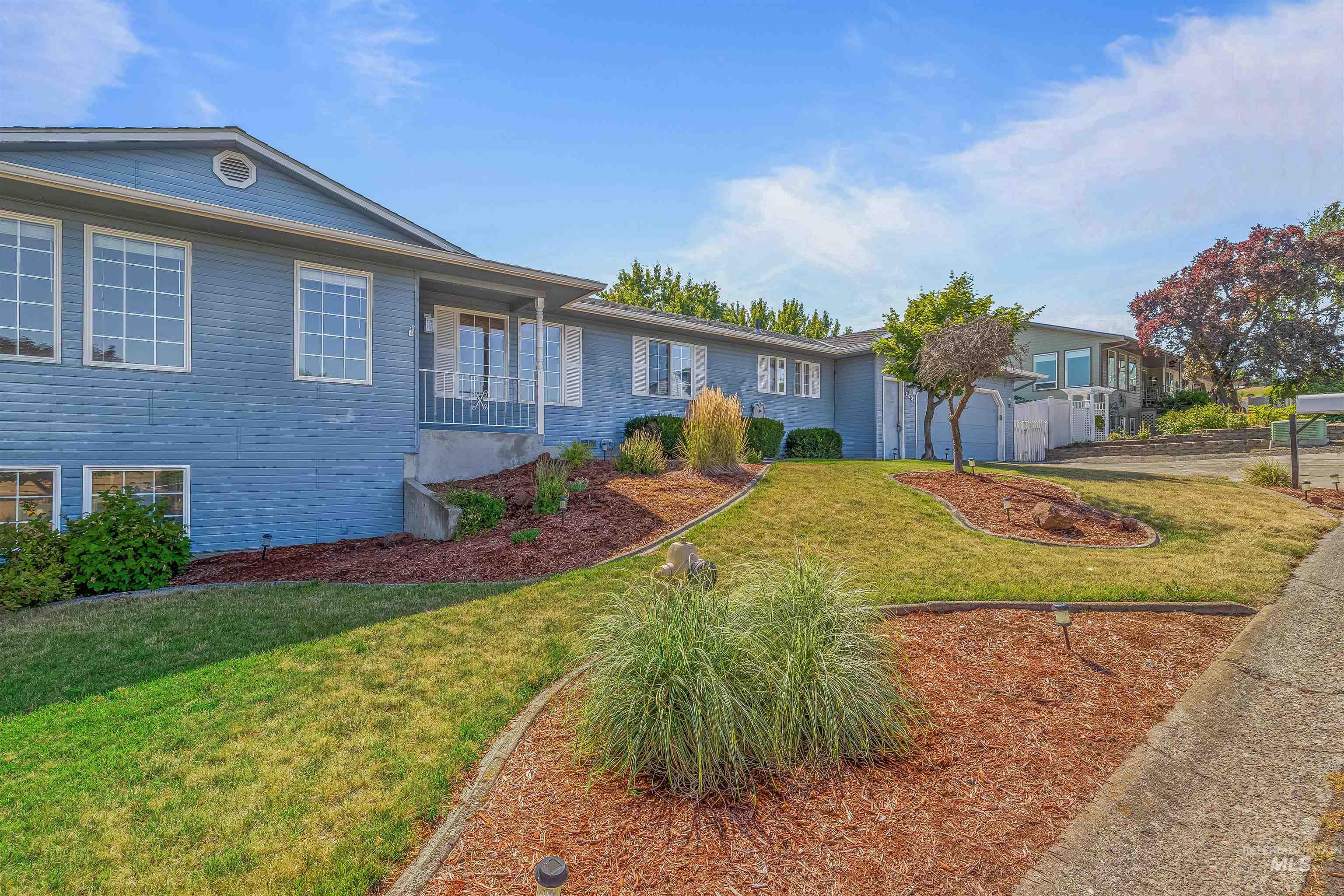 2901 Knollcrest Drive Property Photo 1