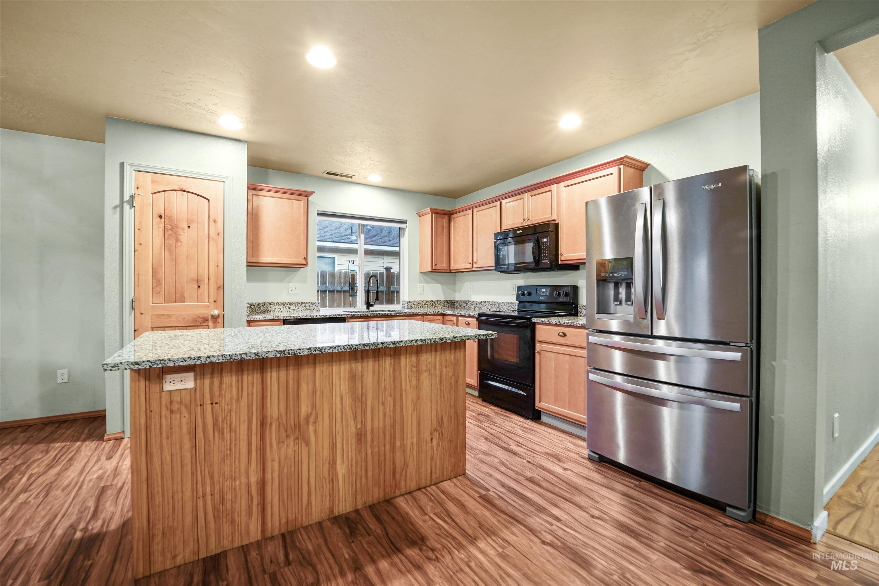 203 E Walcott Lake Dr Property Photo 6