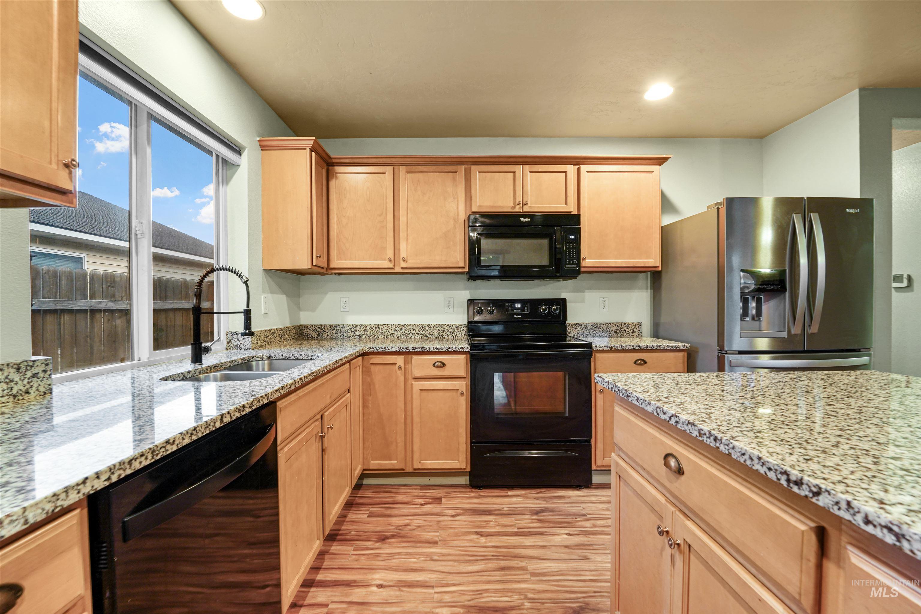 203 E Walcott Lake Dr Property Photo 7