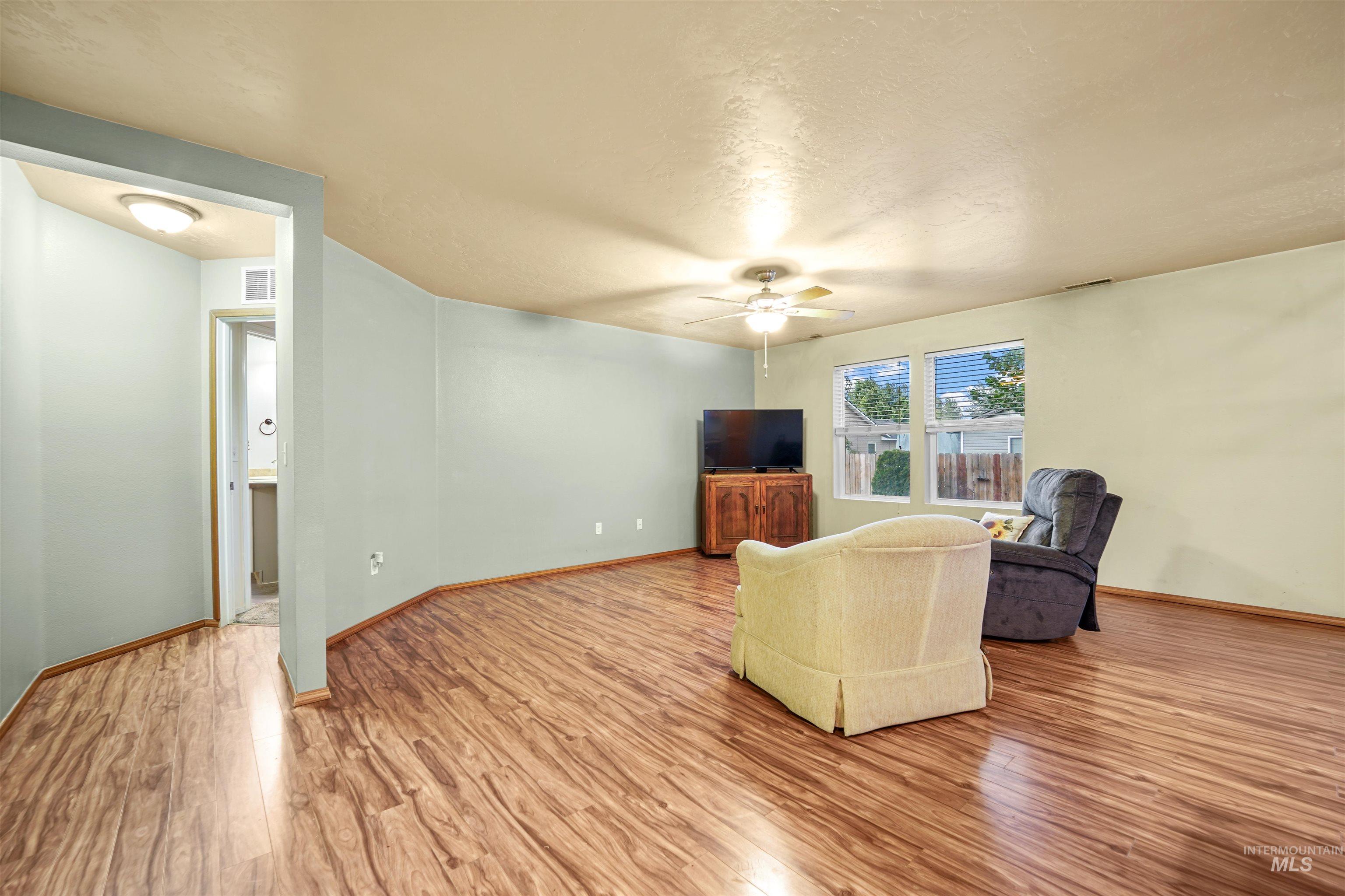 203 E Walcott Lake Dr Property Photo 9