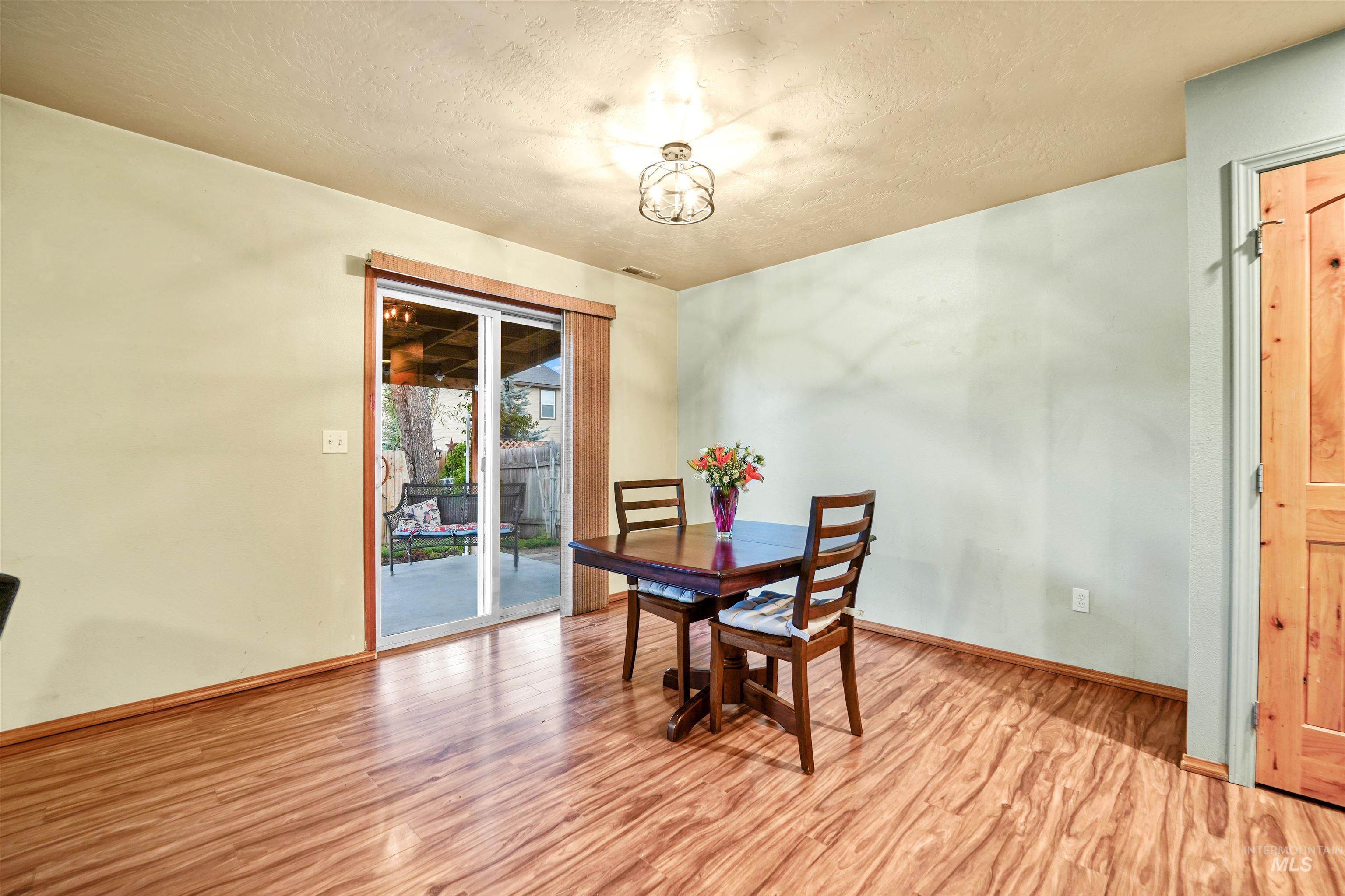 203 E Walcott Lake Dr Property Photo 10