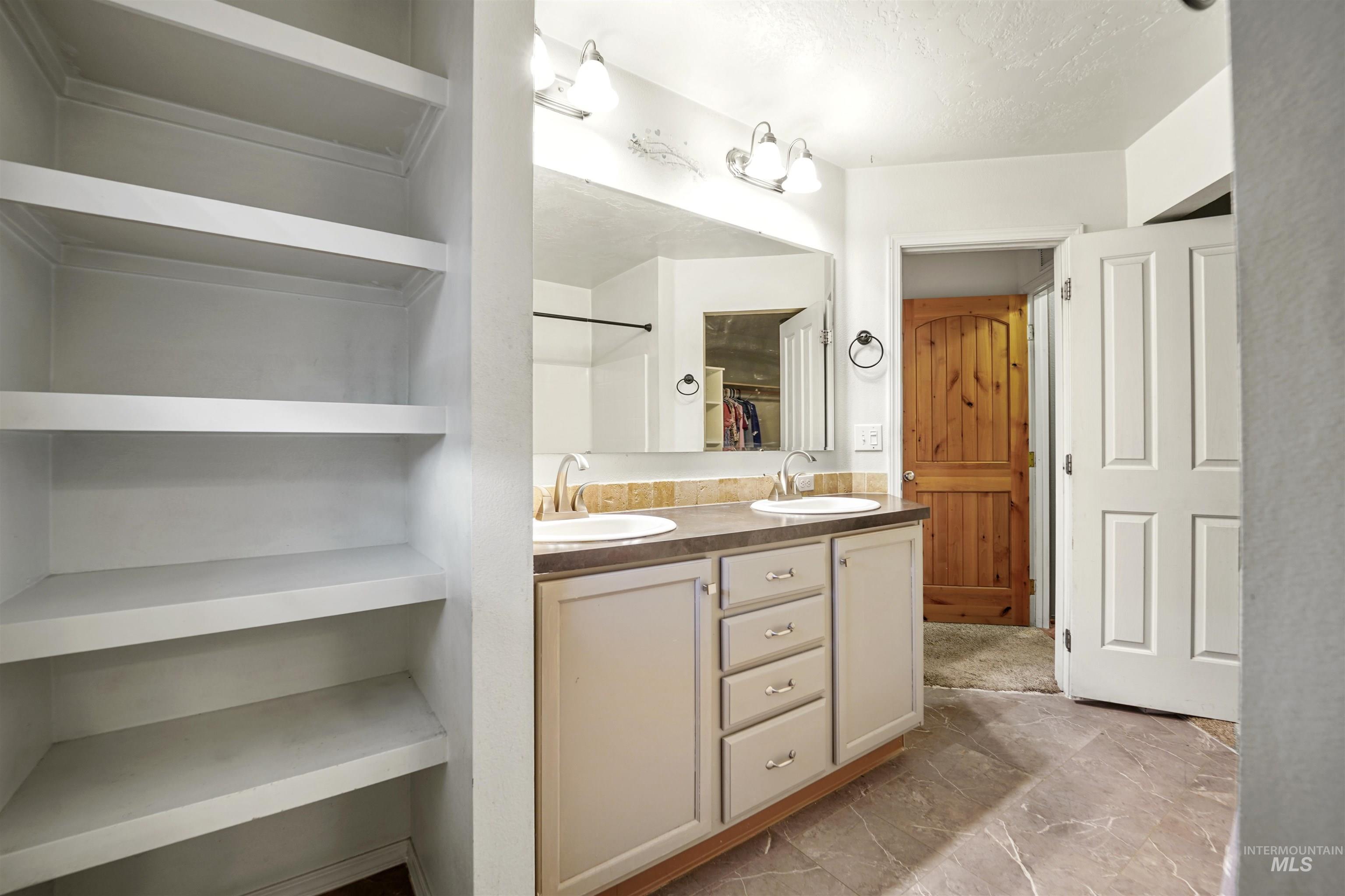 203 E Walcott Lake Dr Property Photo 17