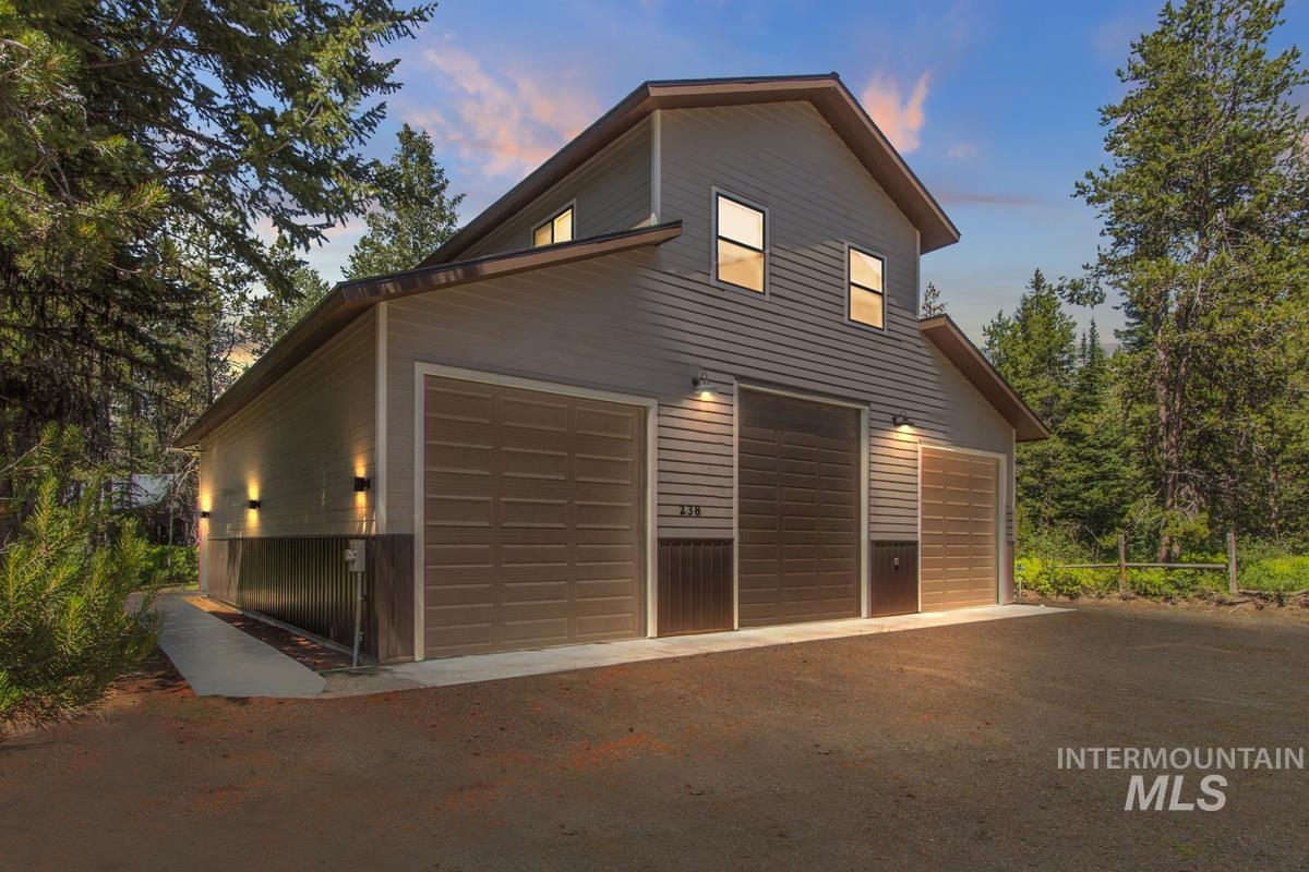 238 Angus Lane Property Photo 5