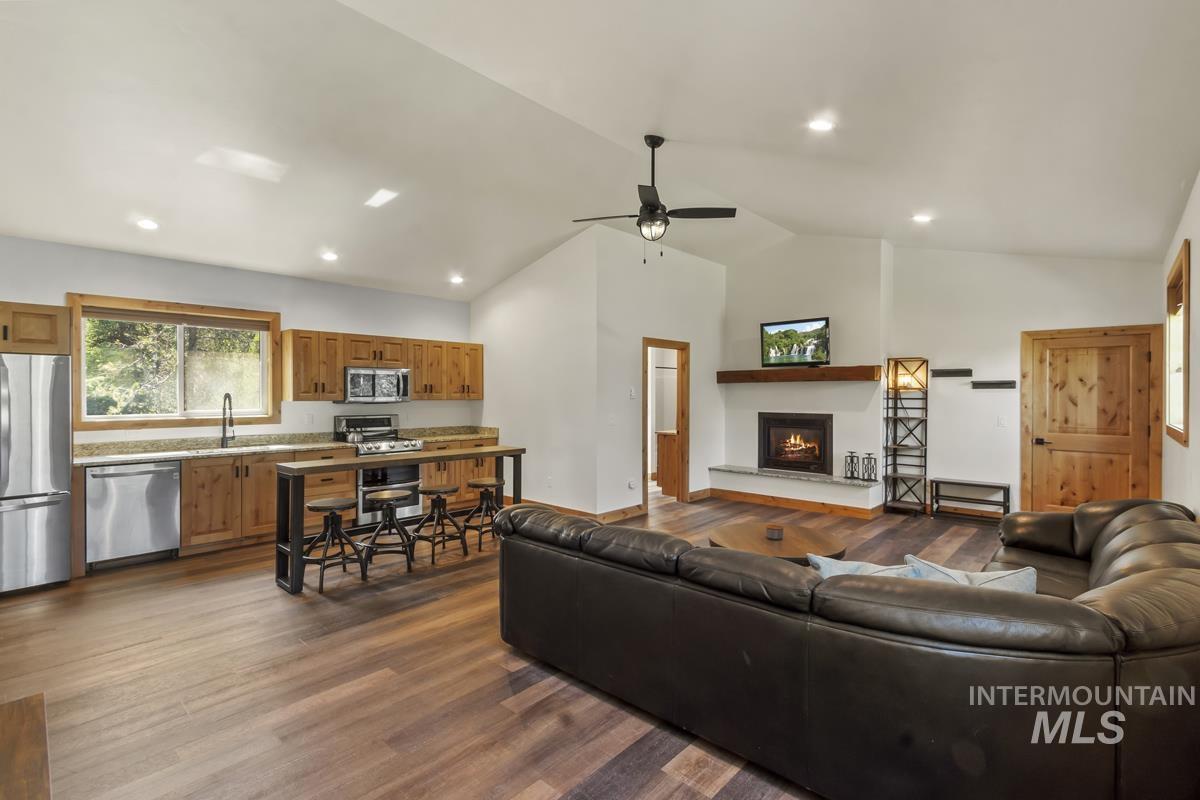 238 Angus Lane Property Photo 13