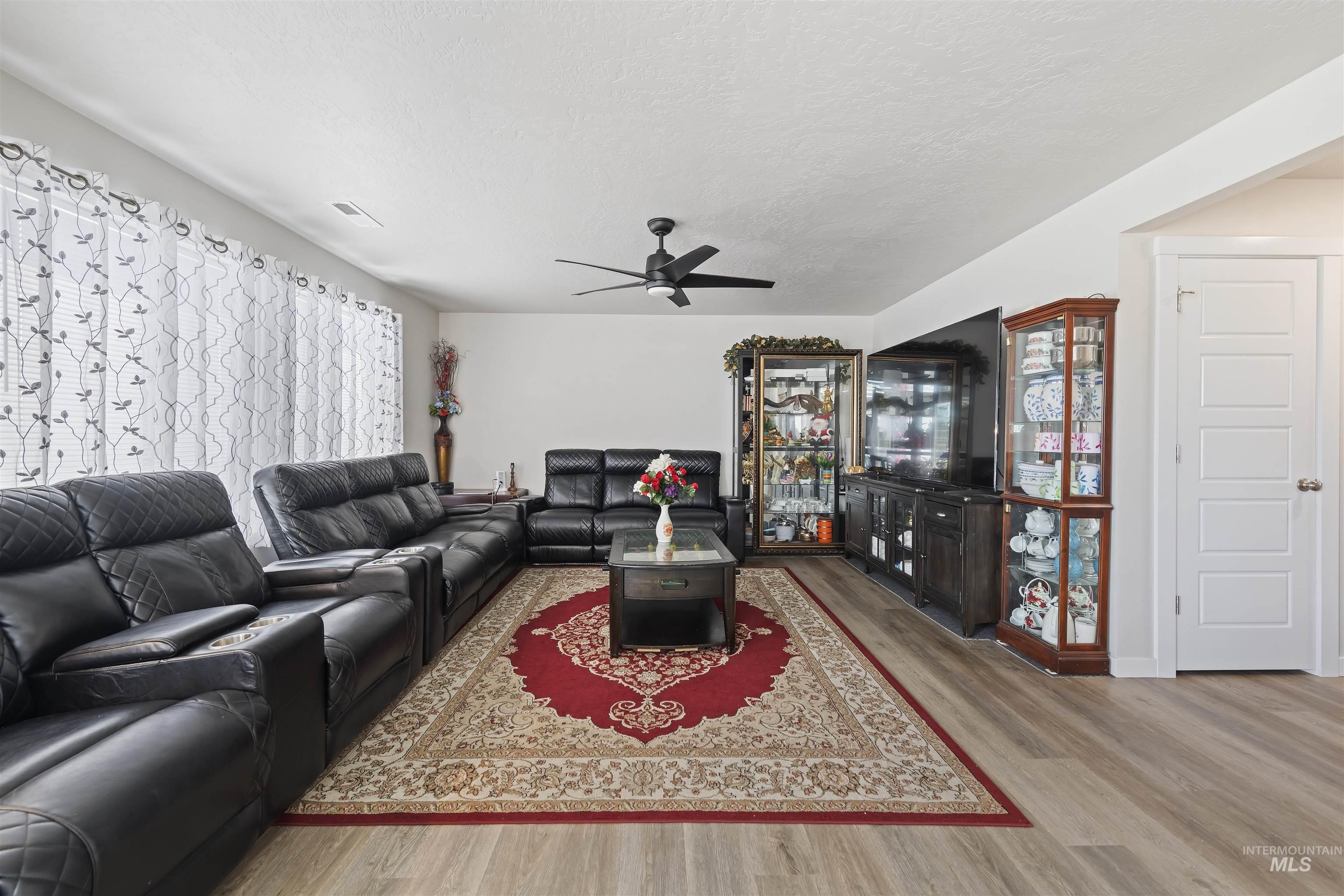 4887 W Quaker Ridge St Property Photo 4