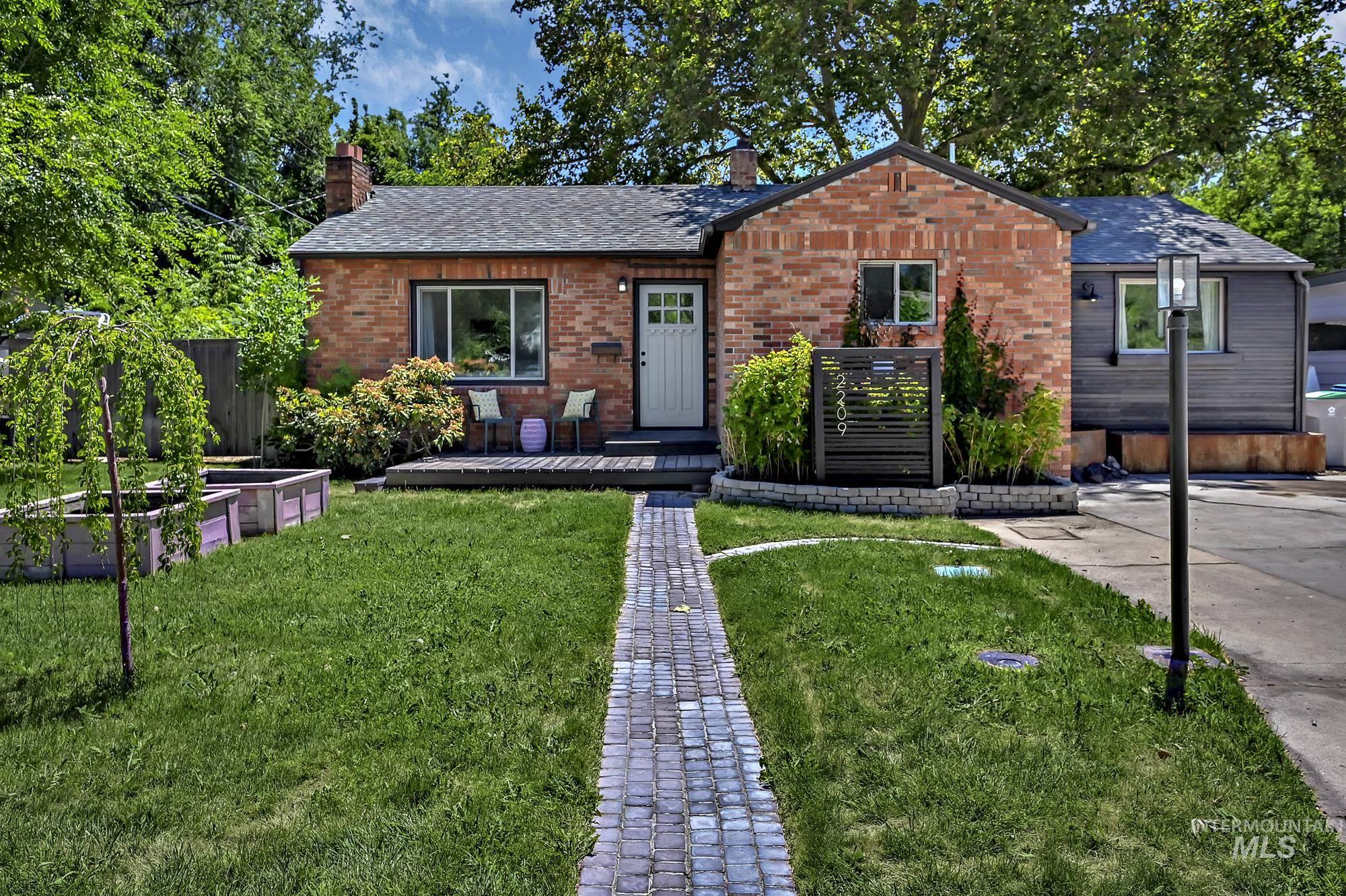 2209 W Sunset Avenue