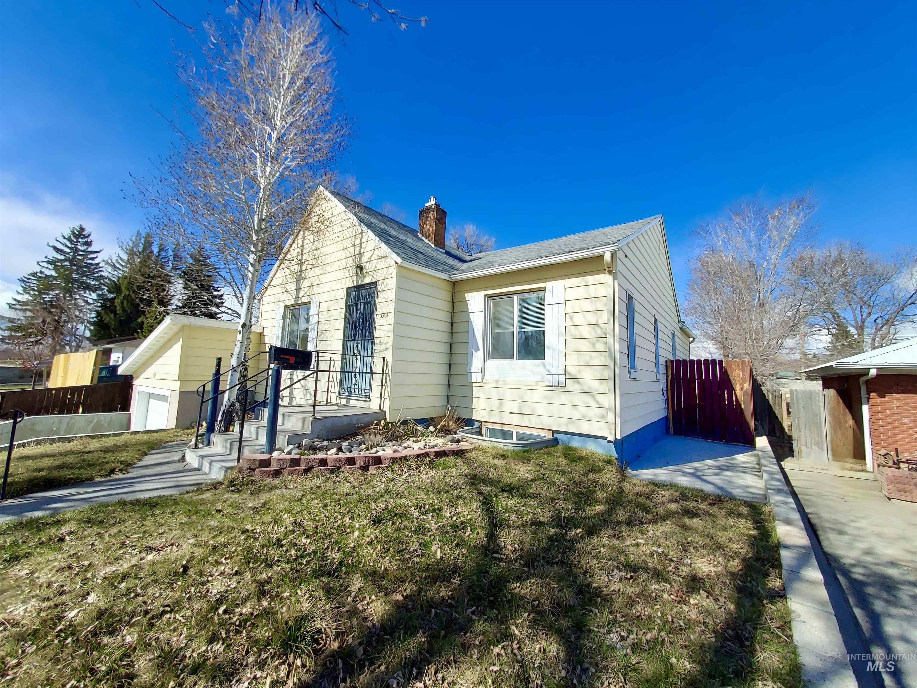944 J St Property Photo 1
