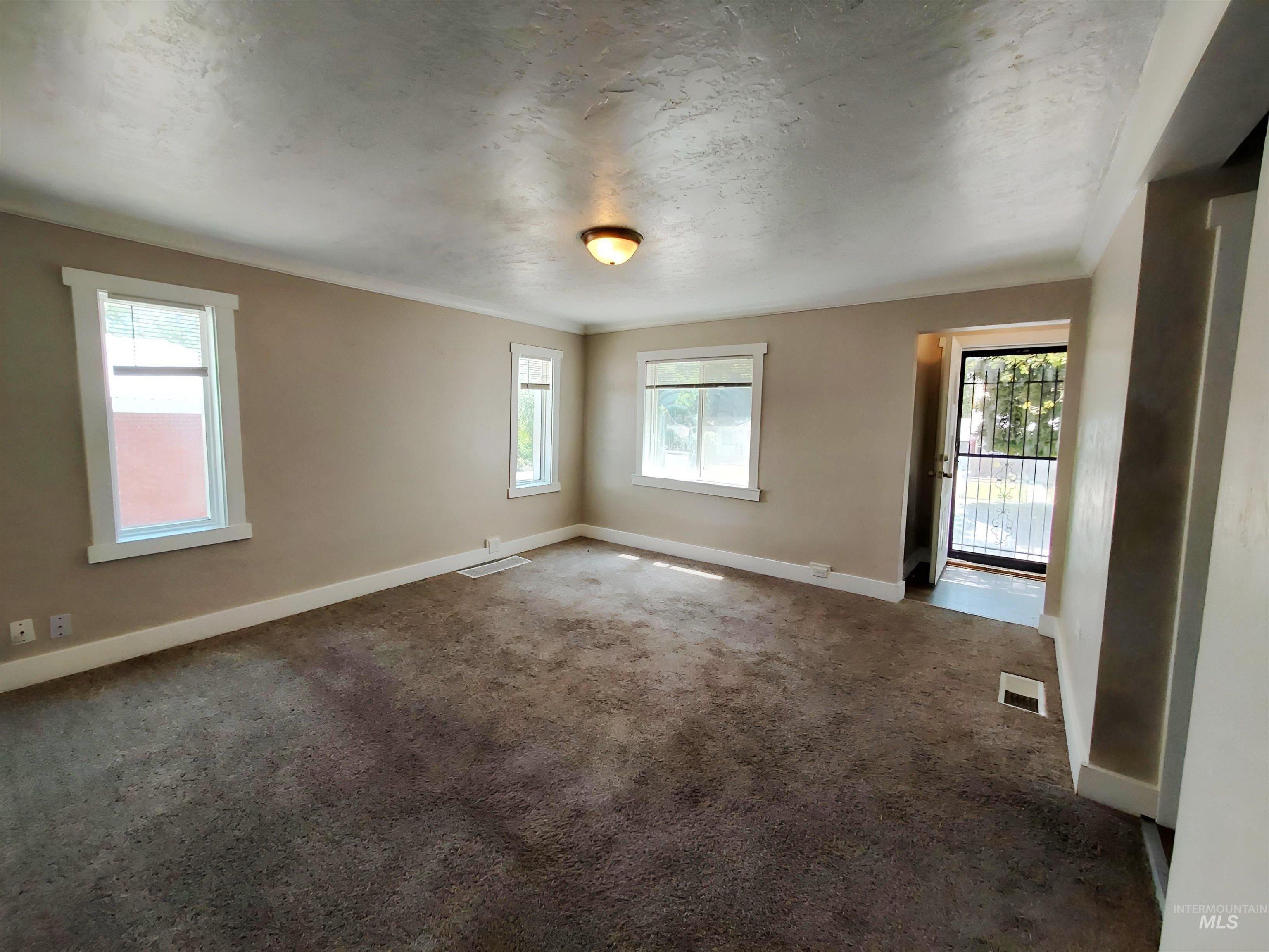 944 J St Property Photo 5