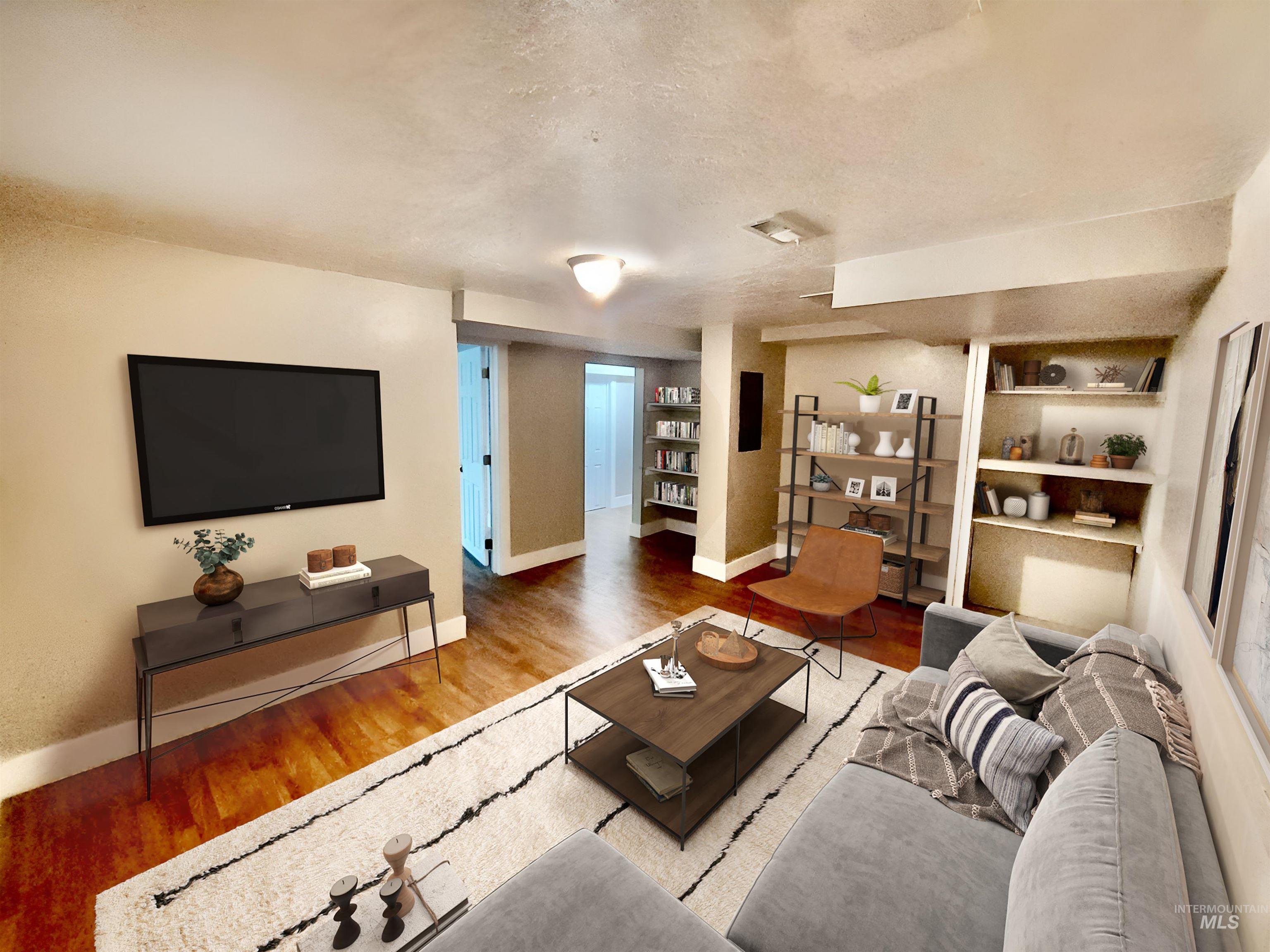 944 J St Property Photo 14