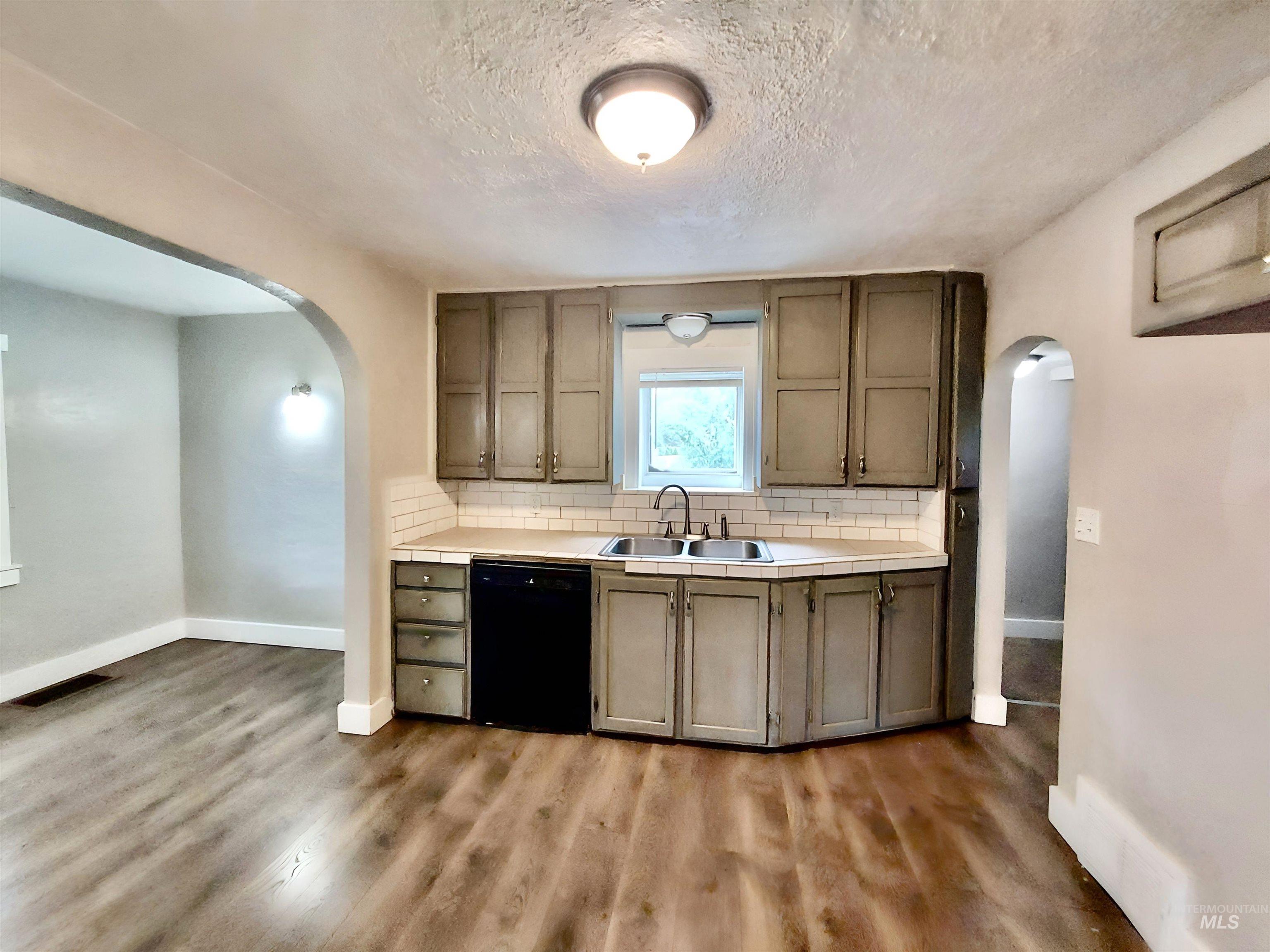 944 J St Property Photo 17