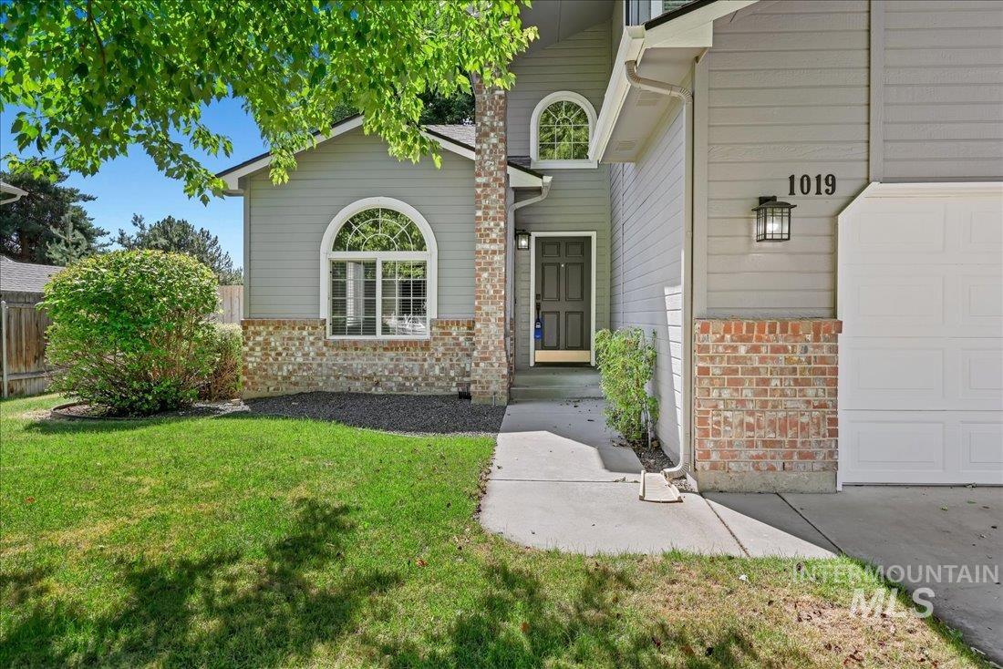 1019 N Watson Way Property Photo 1