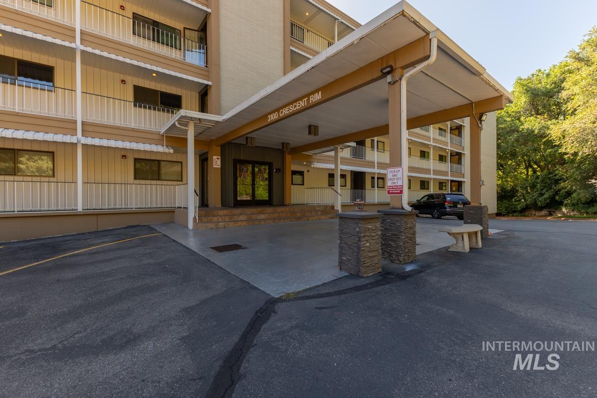 3100 W Crescent Rim Dr Property Photo 3