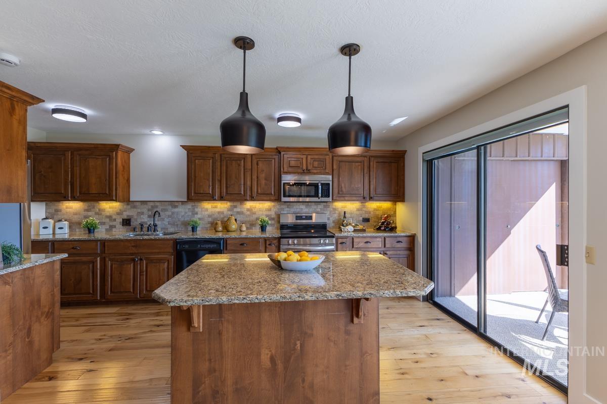 3100 W Crescent Rim Dr Property Photo 5