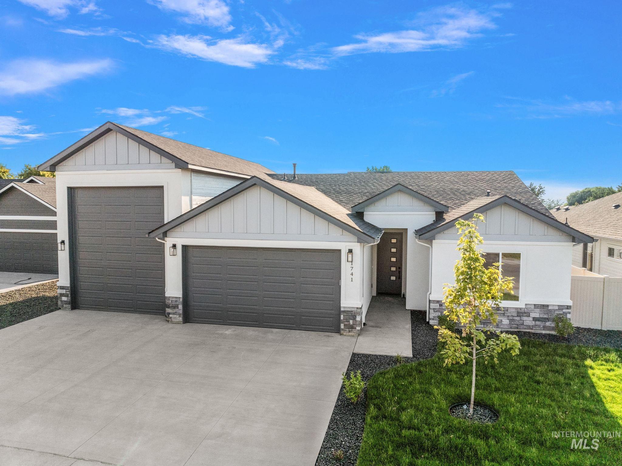 1510 Castle Way Property Photo 1