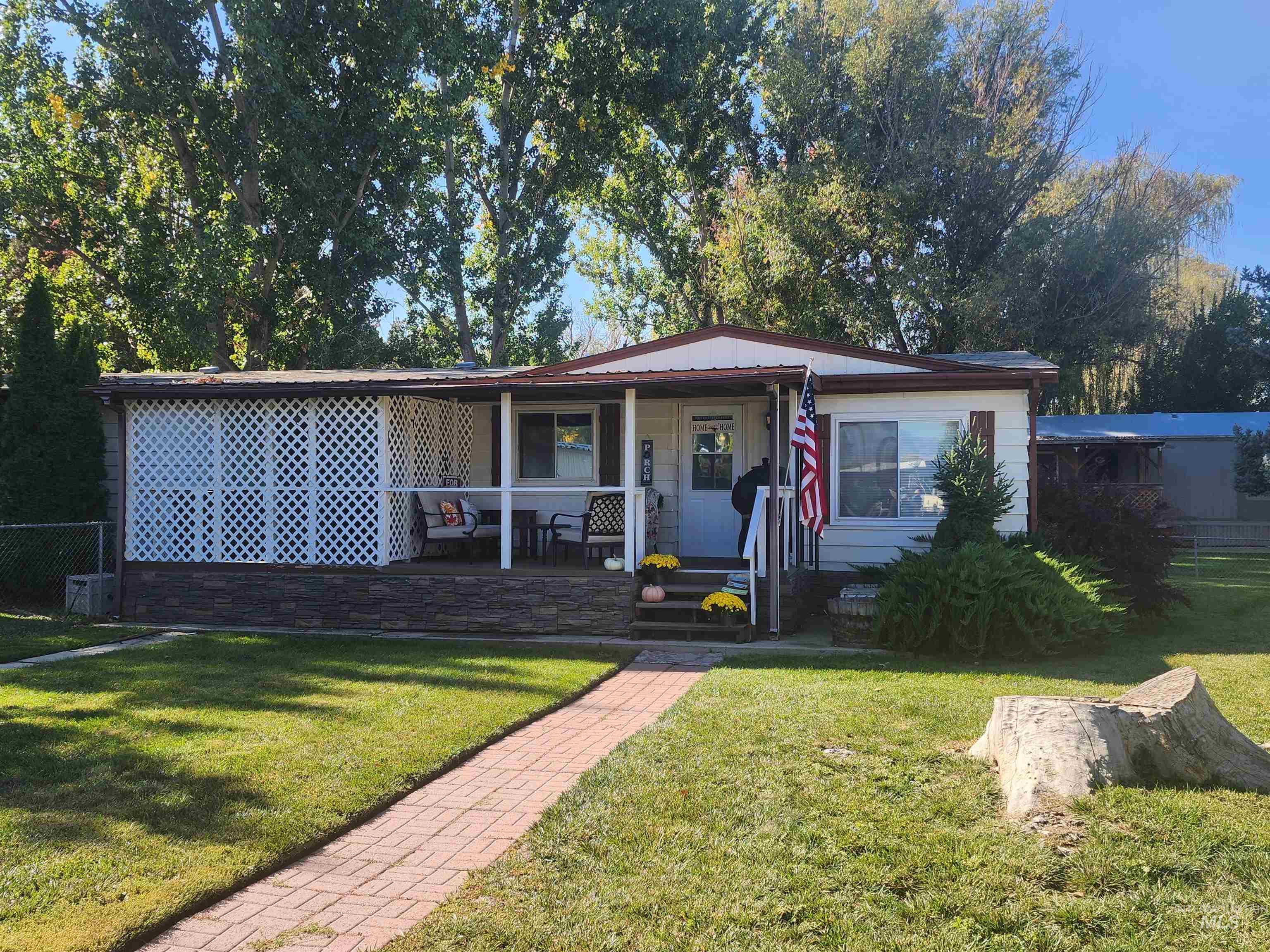 1200 Artesian Rd Property Photo 1