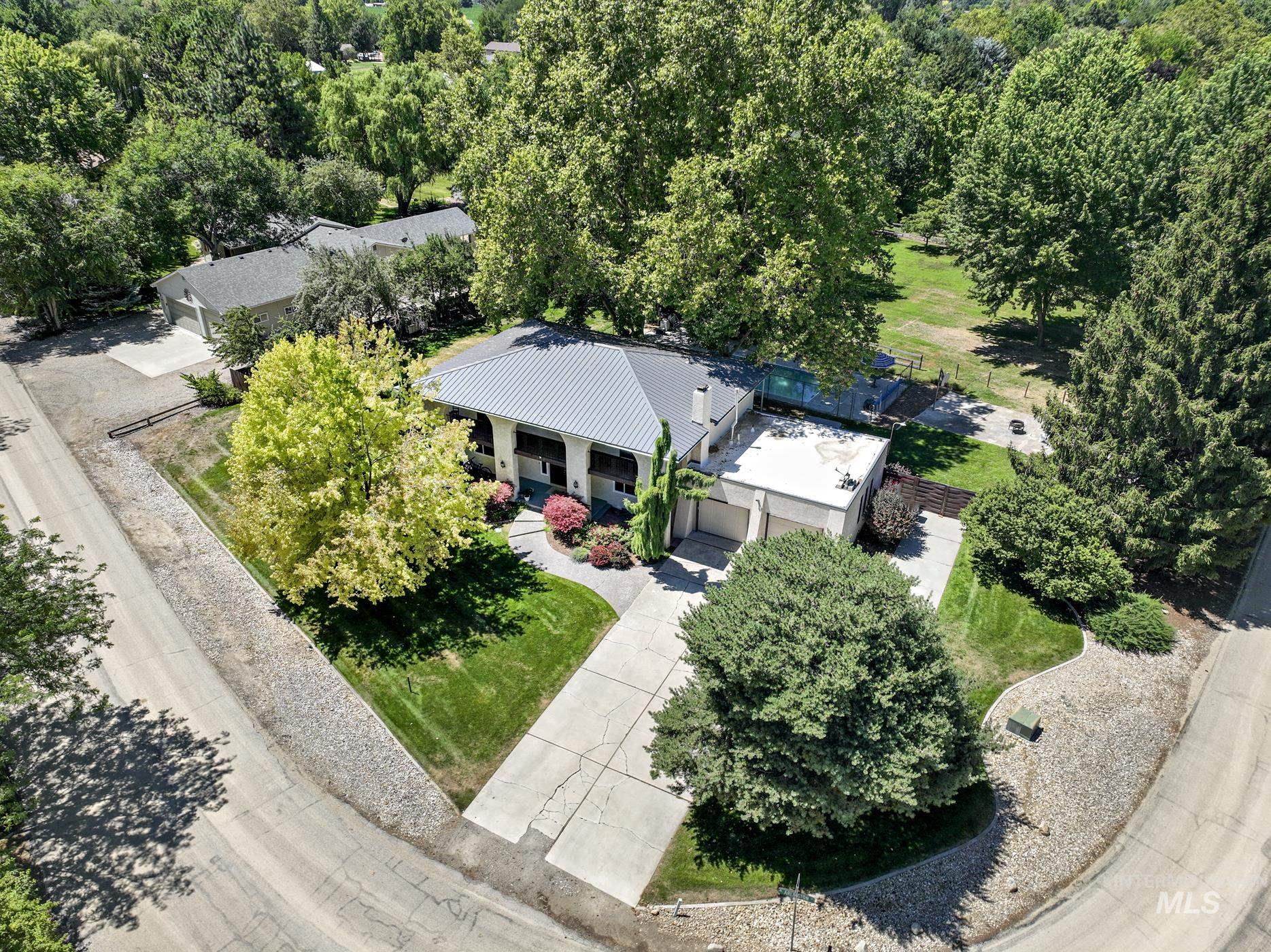 1067 N Arlington Dr Property Photo 1