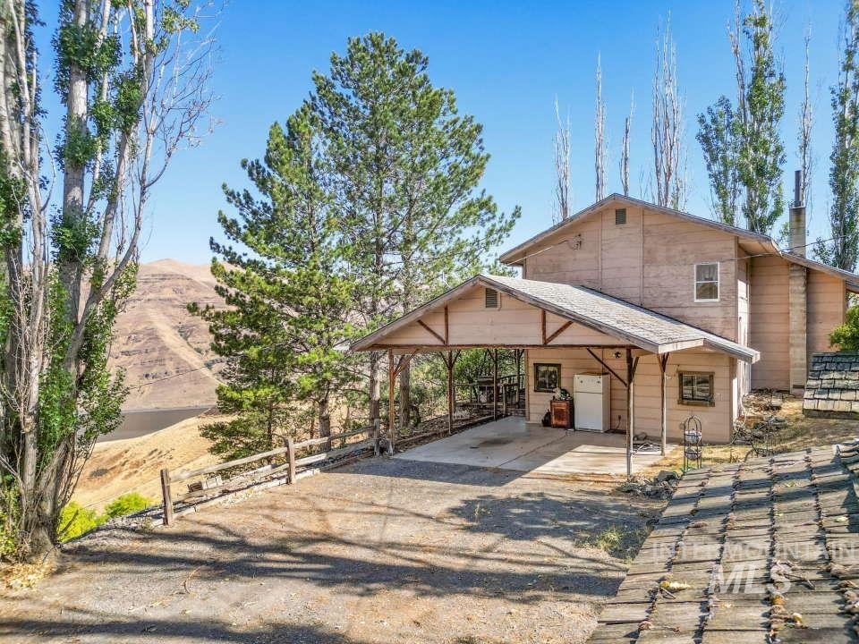 2026 Silcott Hills Road Property Photo 1