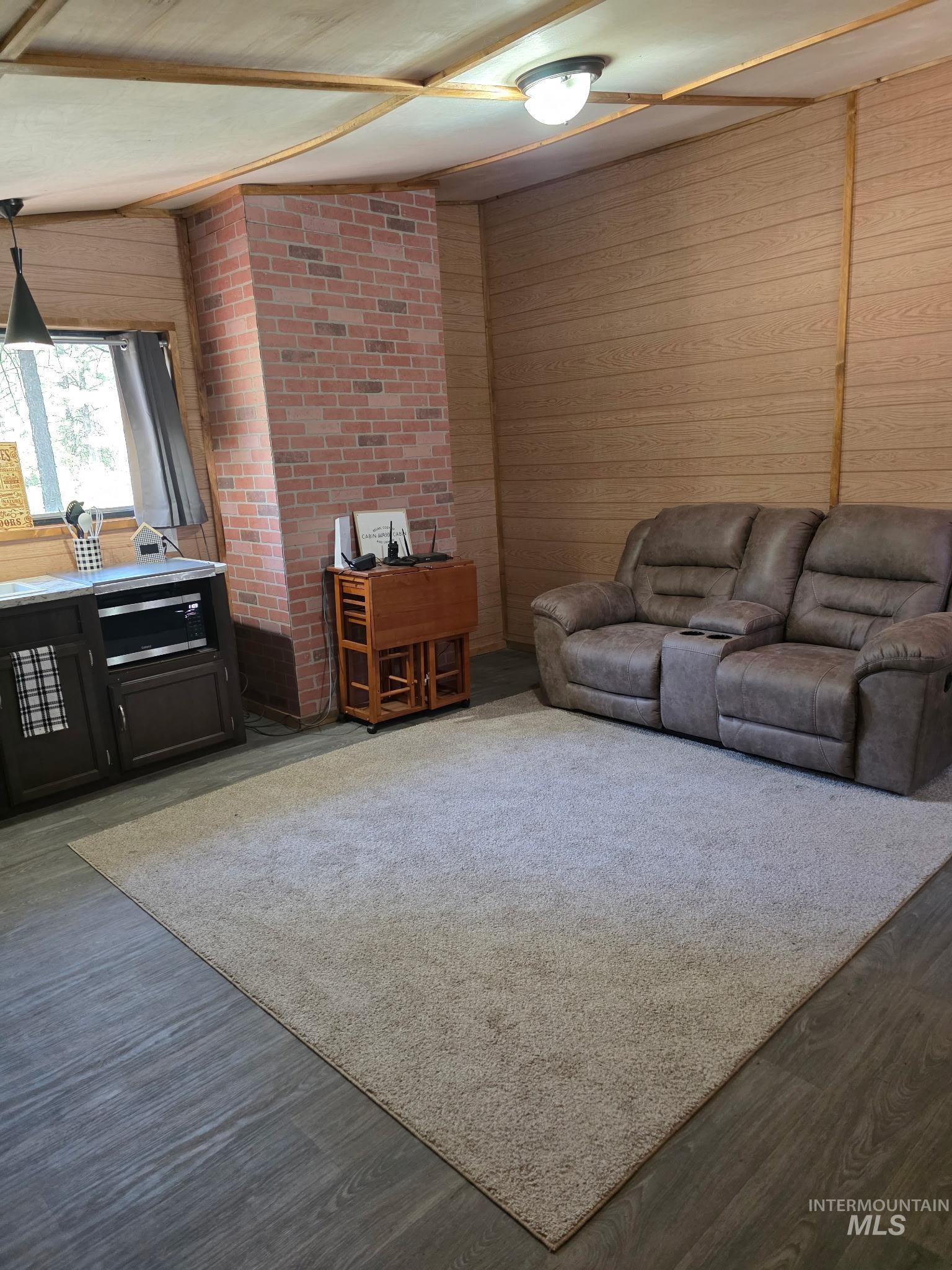 12 Woods Ln Property Photo 6