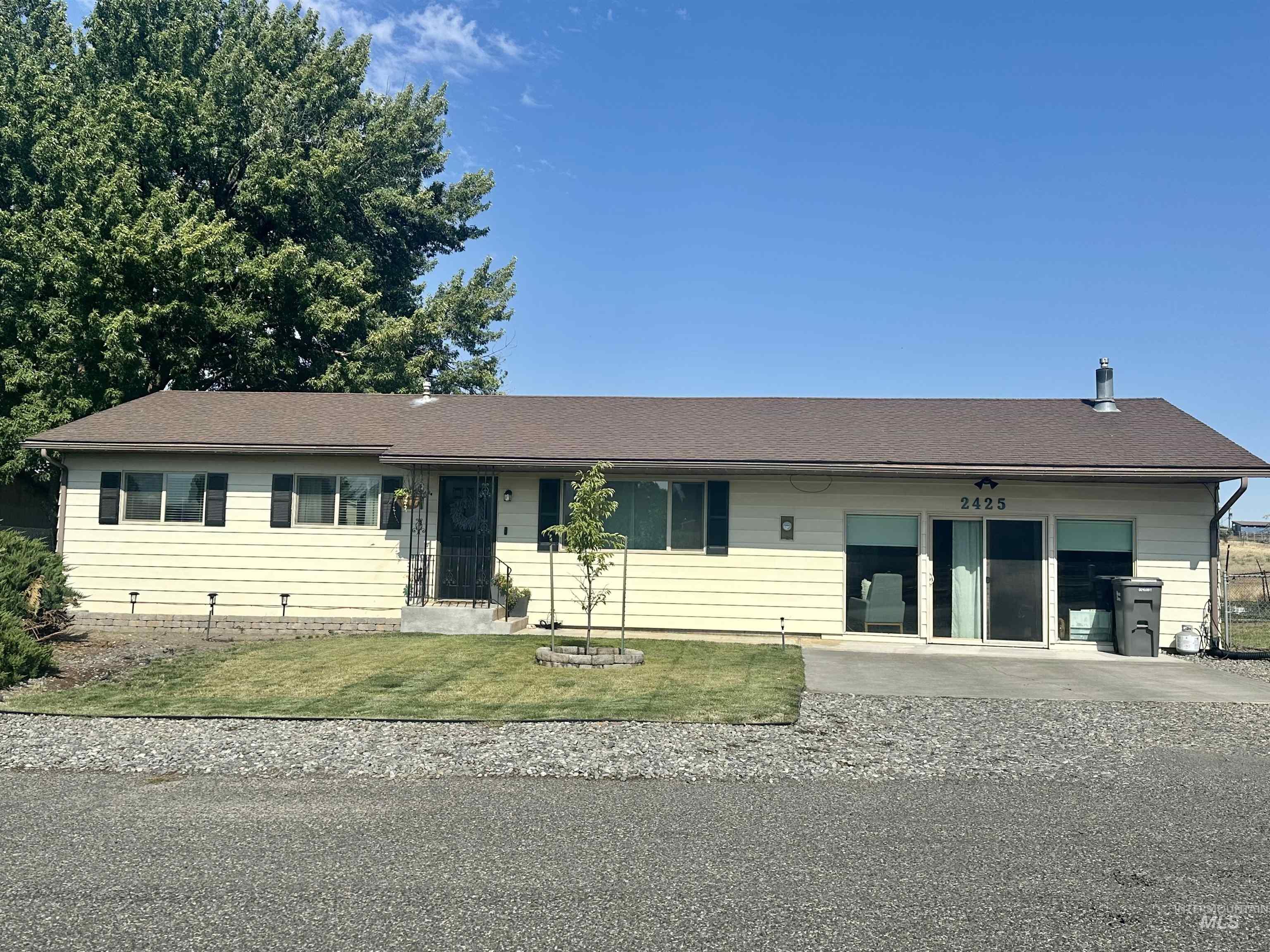 2425 23rd Street Property Photo 1