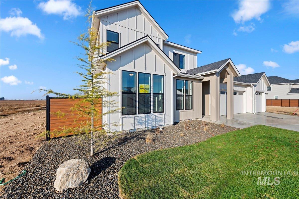 6829 N Valley Breeze Avenue Property Photo 2