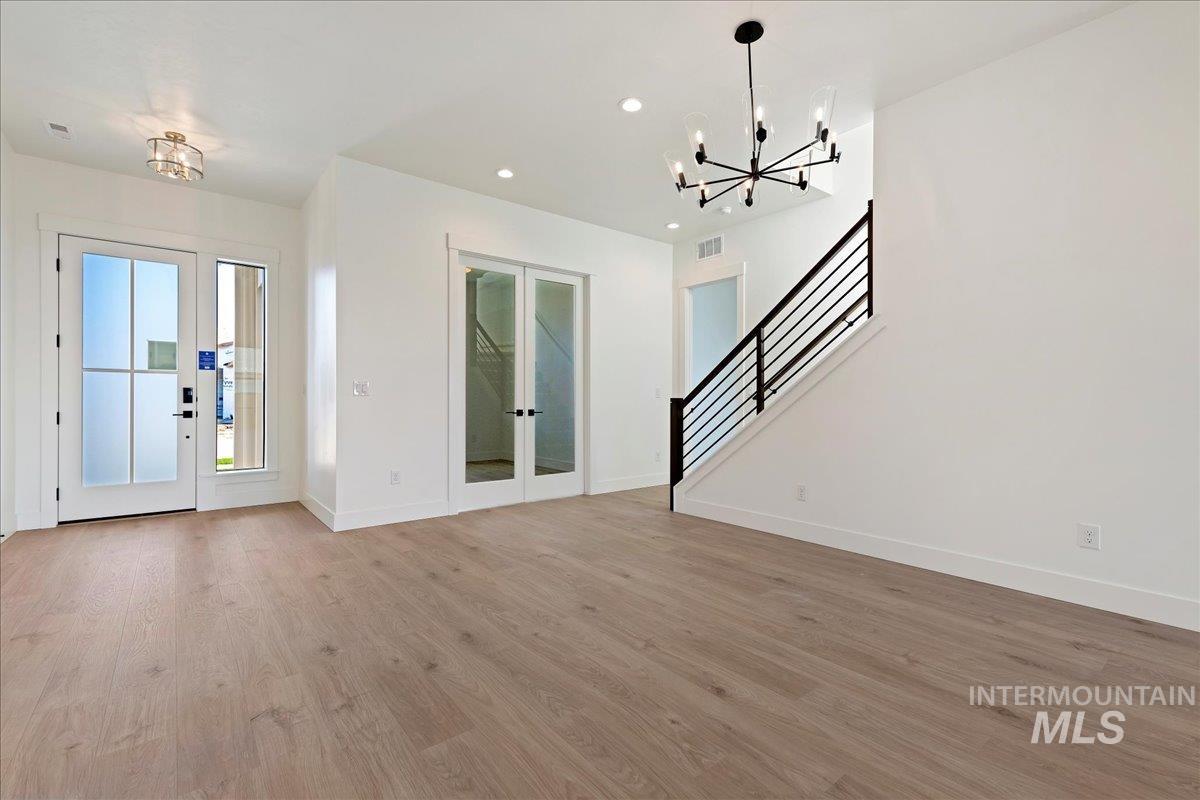 6829 N Valley Breeze Avenue Property Photo 4