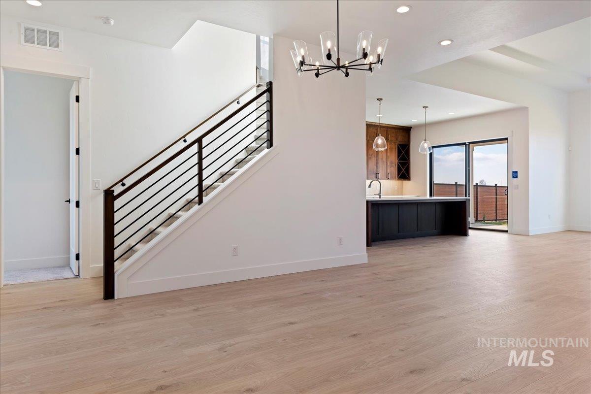 6829 N Valley Breeze Avenue Property Photo 5