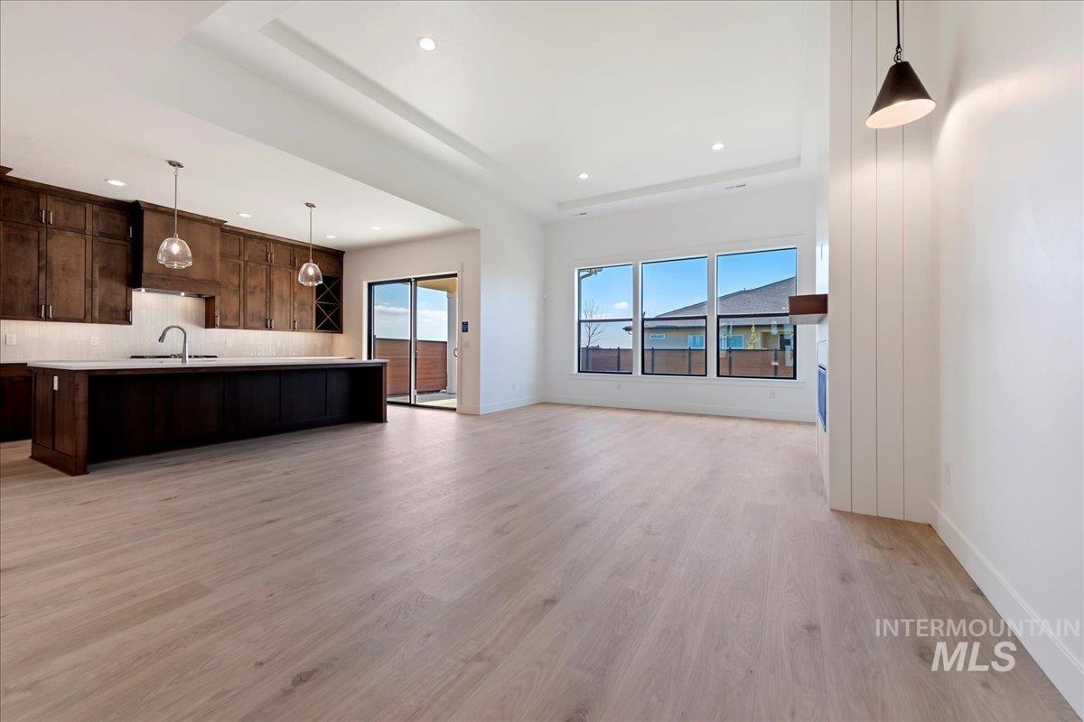 6829 N Valley Breeze Avenue Property Photo 7