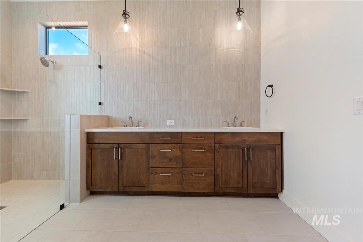 6829 N Valley Breeze Avenue Property Photo 27