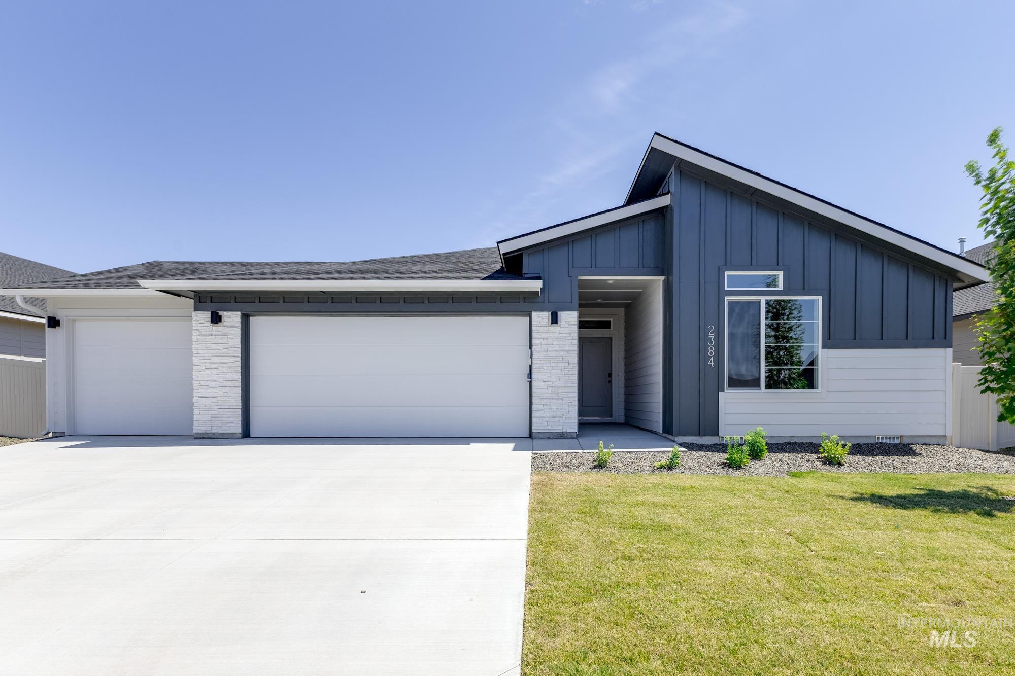 2384 N Carly Ave Property Photo 1