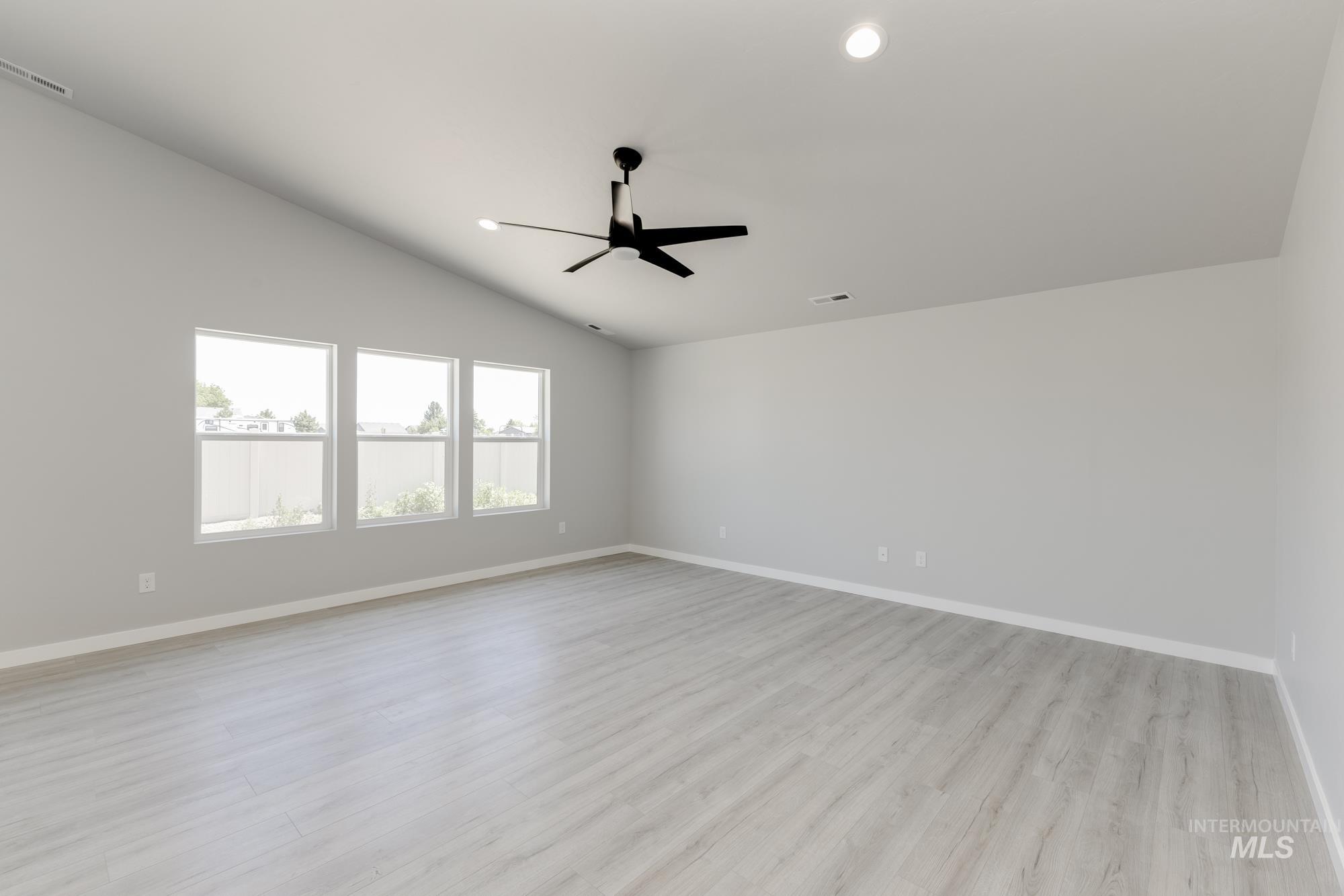 2384 N Carly Ave Property Photo 4