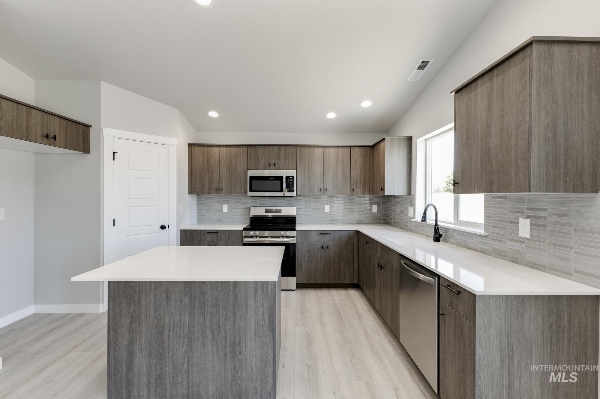 2384 N Carly Ave Property Photo 9